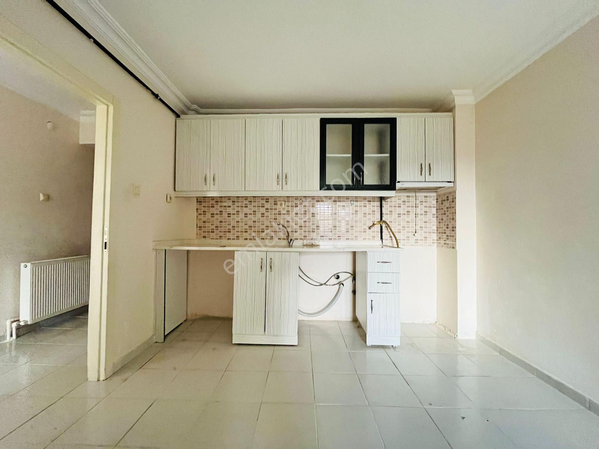 Şahintepe'de Hocalı Cad. Dibi 3+1 Asansörlü Ara Kat Satılık Daire !!! - Görsel 13