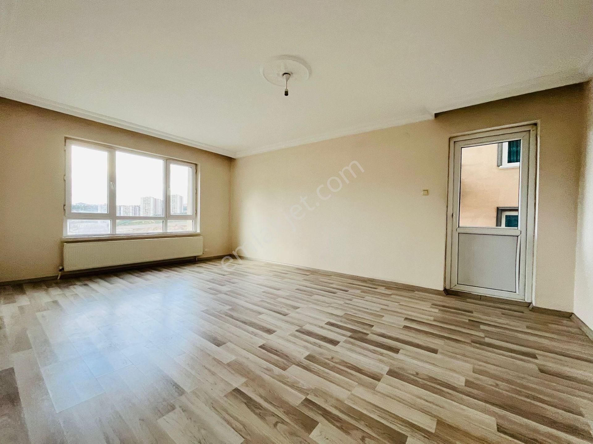 Şahintepe'de Hocalı Cad. Dibi 3+1 Asansörlü Ara Kat Satılık Daire !!!