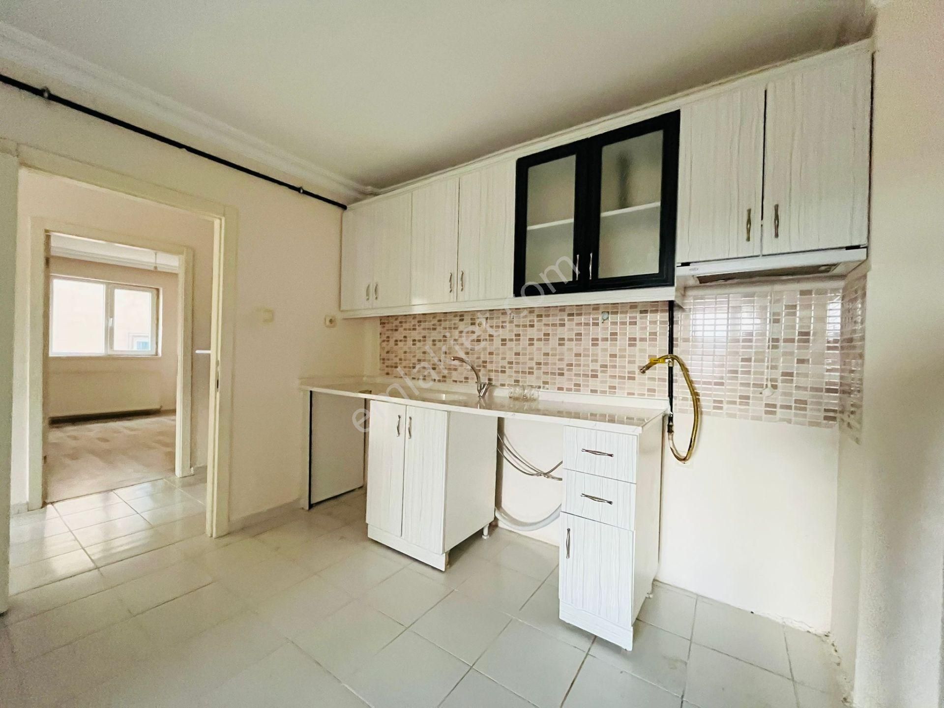 Şahintepe'de Hocalı Cad. Dibi 3+1 Asansörlü Ara Kat Satılık Daire !!! - Görsel 12