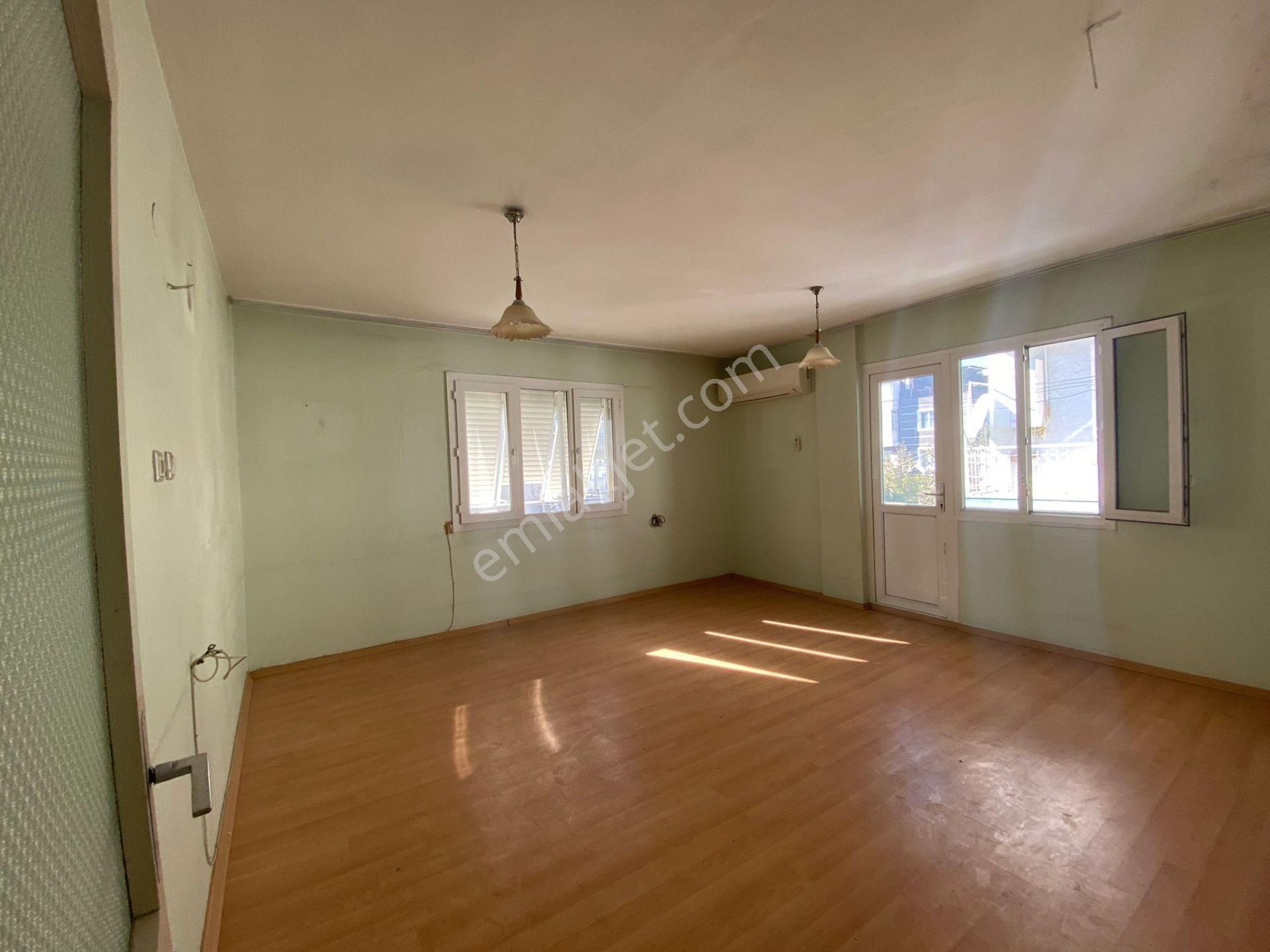 Acill Buca İşçievleri Yiğitler Mah.de 2+1 85m2 Ayrı Mutfak Ön Cephe Satılık Daire