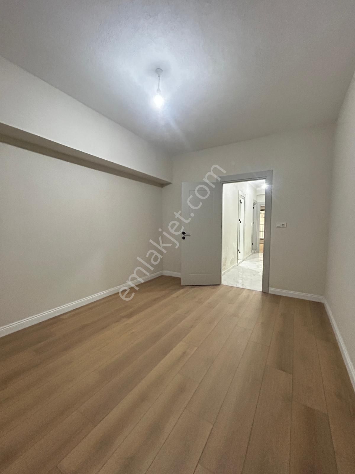 Şahin Gayrimenkulden Satılık Ferah 4+1 — Bodrumlu Ve Geniş Balkonlu Daire! - Görsel 14