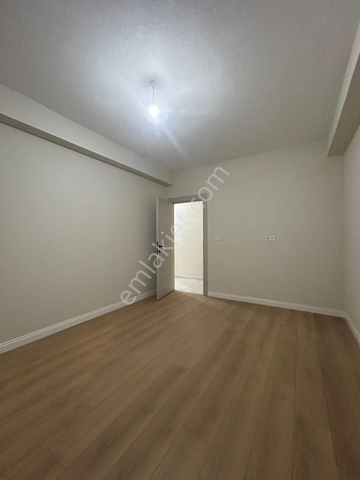 Şahin Gayrimenkulden Satılık Ferah 4+1 — Bodrumlu Ve Geniş Balkonlu Daire! - Görsel 12