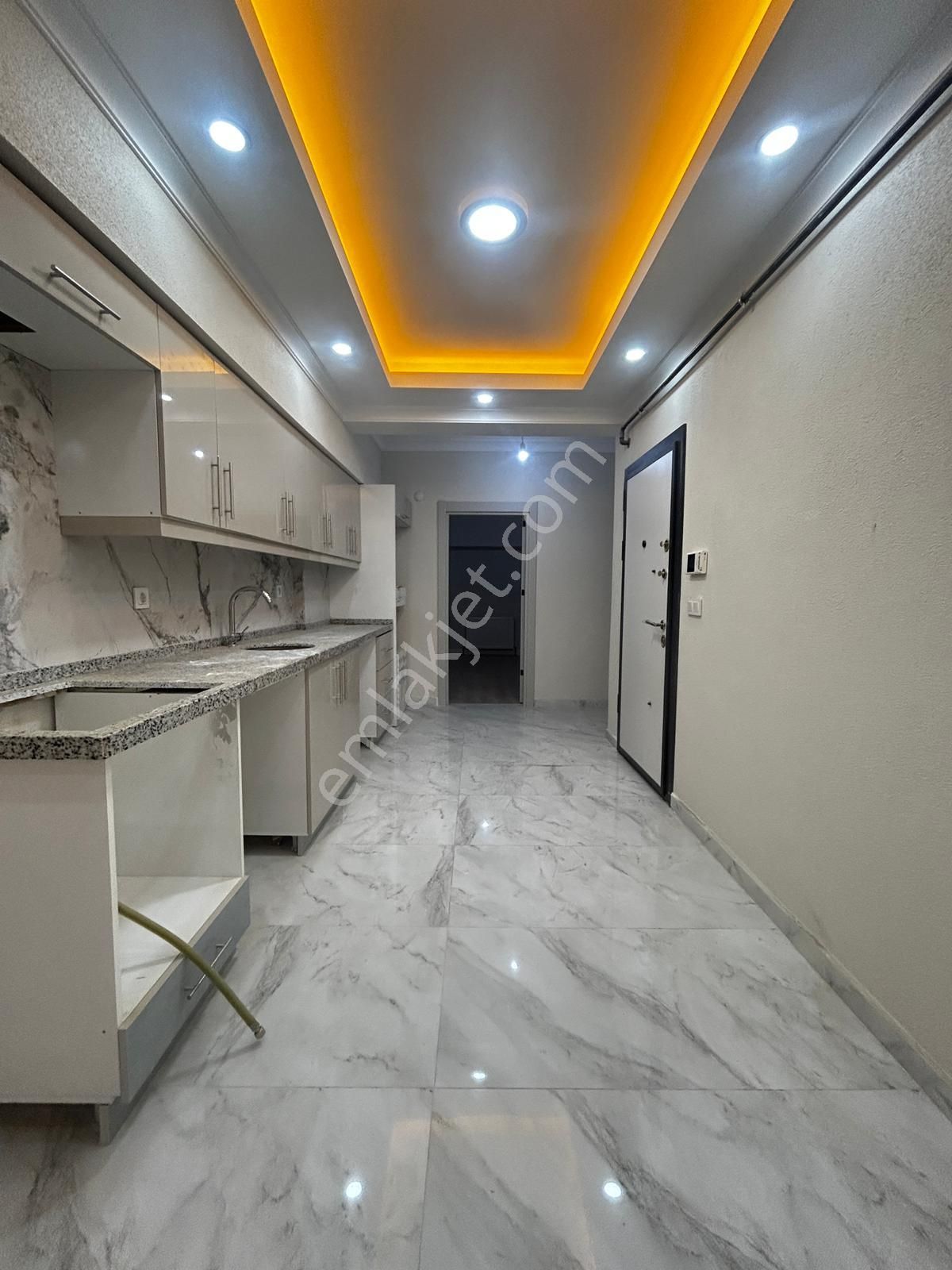 Şahin Gayrimenkulden Satılık Ferah 4+1 — Bodrumlu Ve Geniş Balkonlu Daire! - Görsel 5