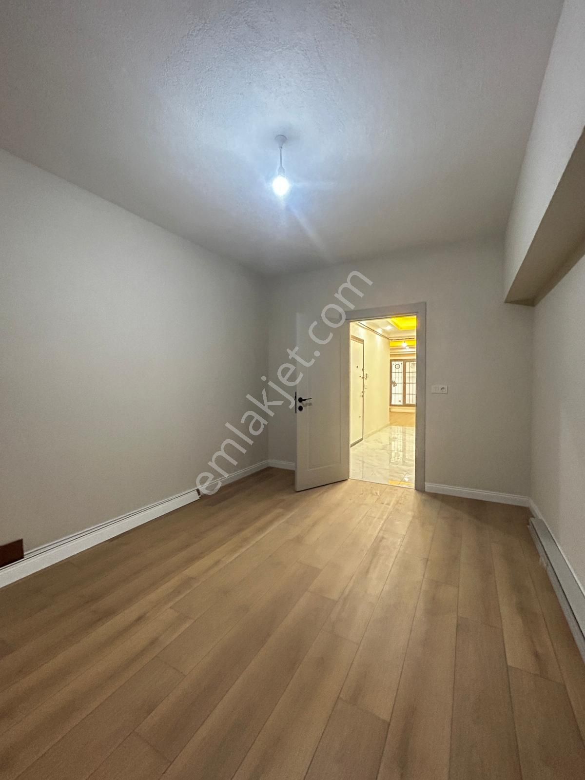 Şahin Gayrimenkulden Satılık Ferah 4+1 — Bodrumlu Ve Geniş Balkonlu Daire! - Görsel 8