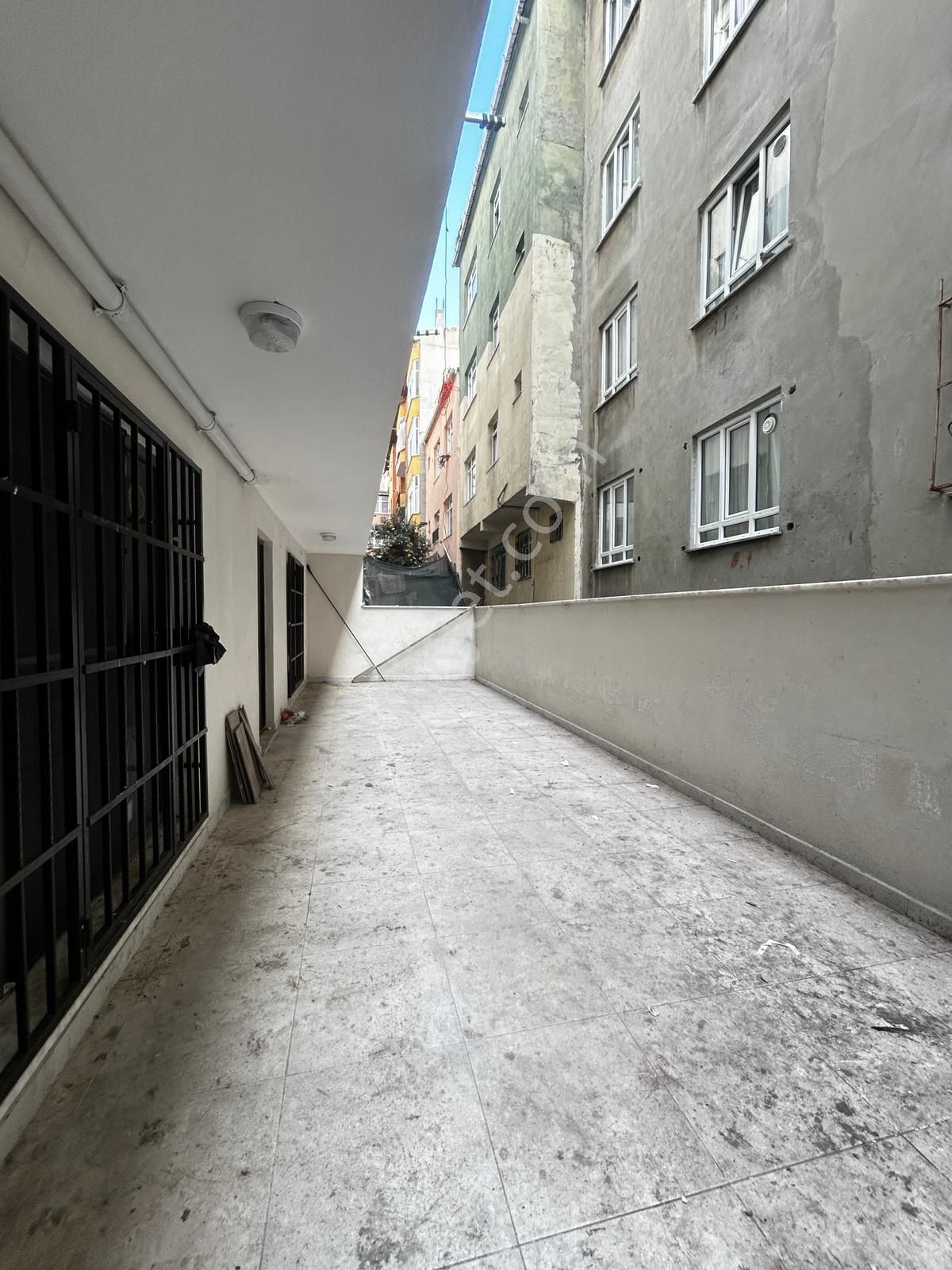 Şahin Gayrimenkulden Satılık Ferah 4+1 — Bodrumlu Ve Geniş Balkonlu Daire! - Görsel 19