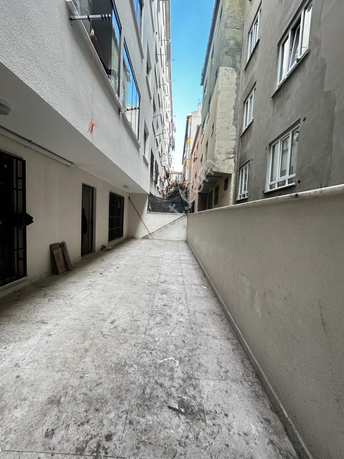 Şahin Gayrimenkulden Satılık Ferah 4+1 — Bodrumlu Ve Geniş Balkonlu Daire! - Görsel 20