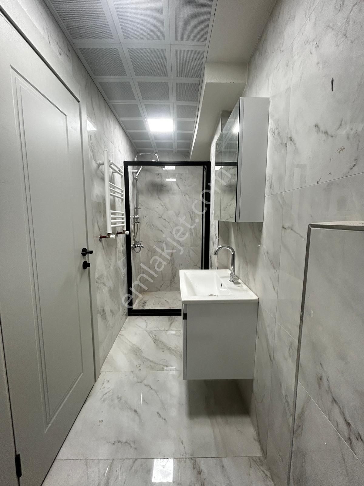 Şahin Gayrimenkulden Satılık Ferah 4+1 — Bodrumlu Ve Geniş Balkonlu Daire! - Görsel 17