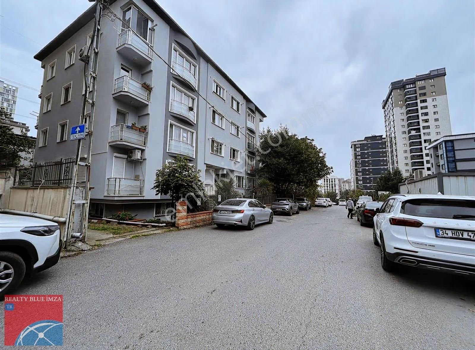 Ümraniye Şerifali'de Merkezi Konumda Satılık 2+1 Daire