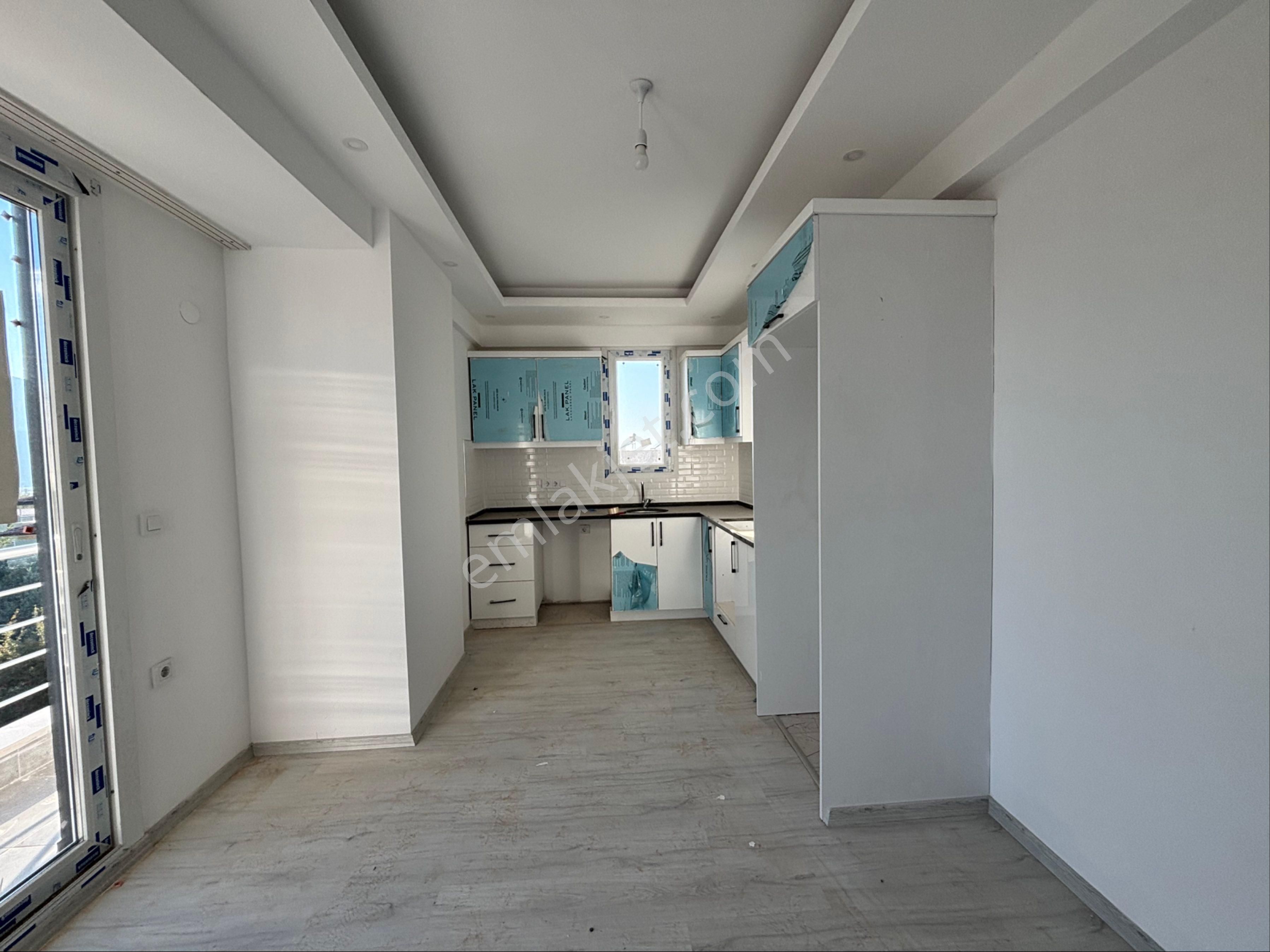 Karaçulha Mahallesinde Yeniyapı 2+1 Ayrı Mutfak Çift Banyolu Kiralık Daire - Görsel 3