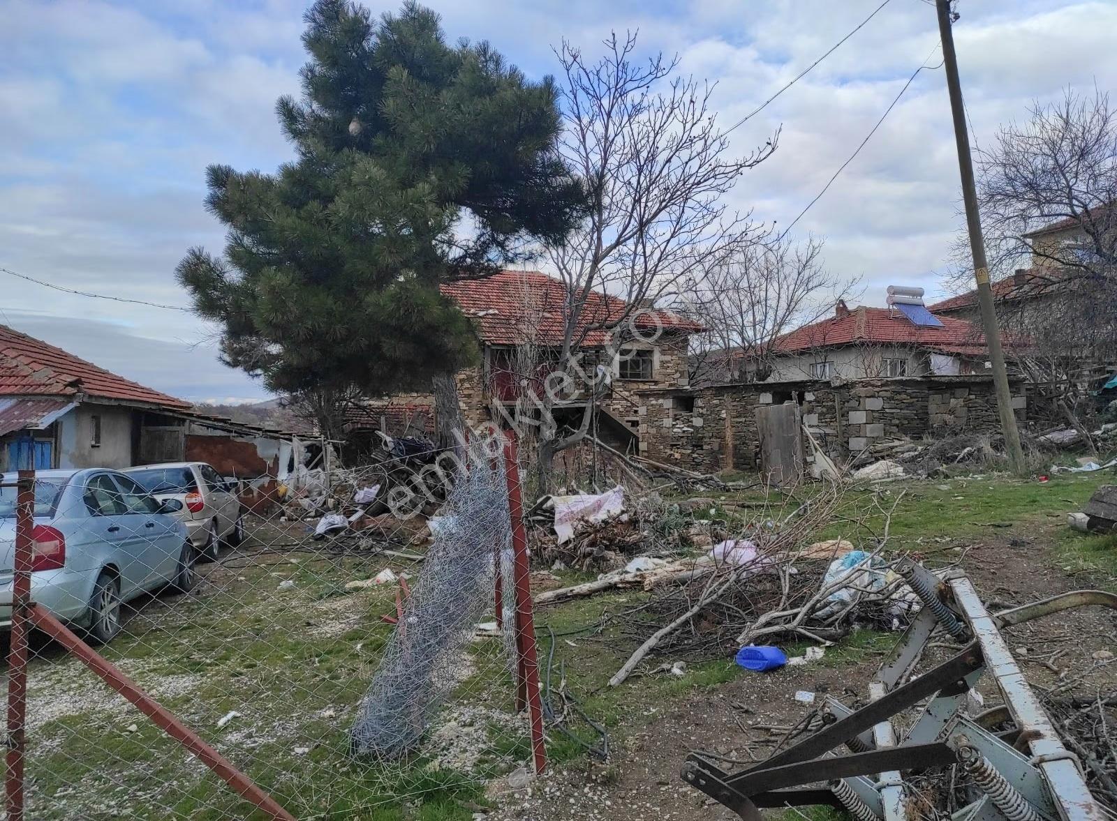 Sivaslı Hanoğlu Köyünde Huzurlu Yaşam Bahçeli Müstakil Ev - Görsel 4
