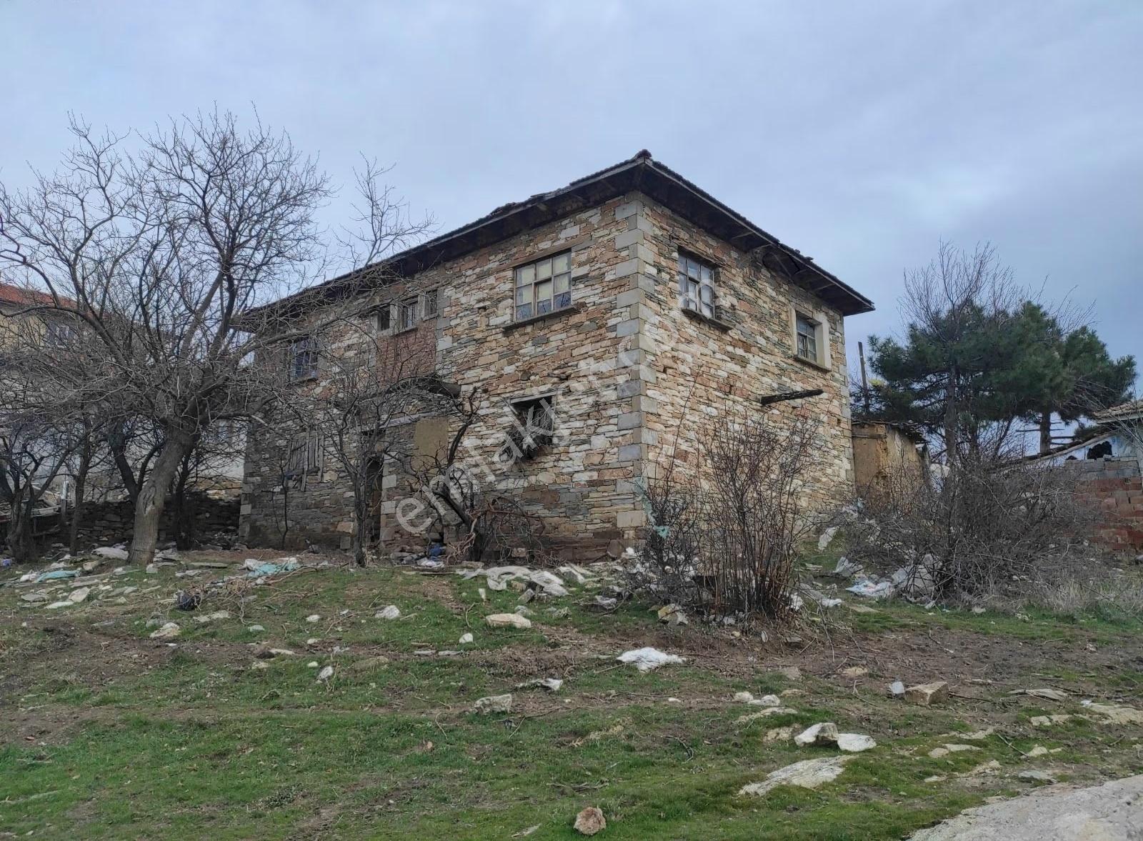 Sivaslı Hanoğlu Köyünde Huzurlu Yaşam Bahçeli Müstakil Ev - Görsel 3