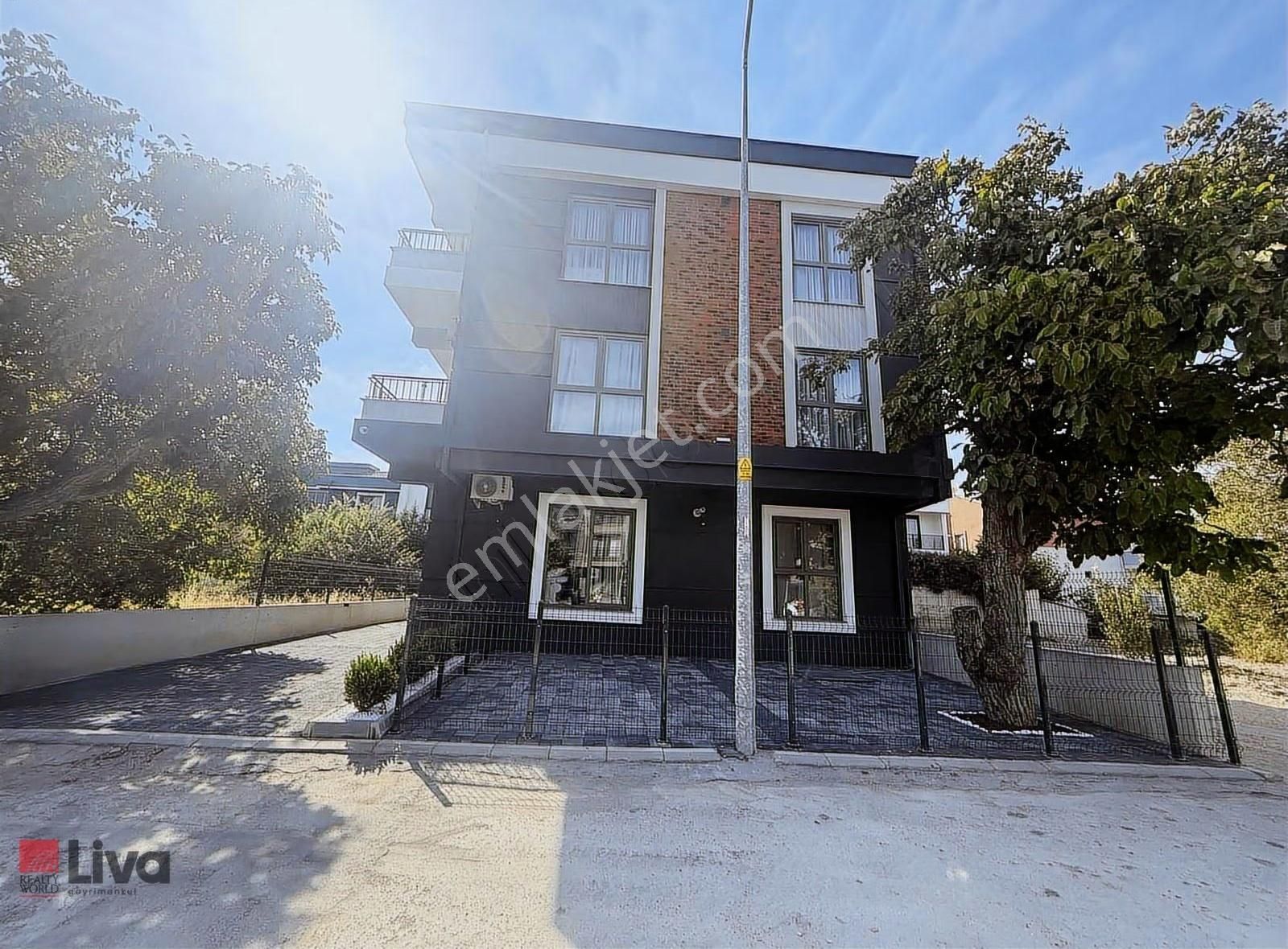 Liva'dan Plevne Mahallesinde Full Eşyalı Kiralık Sıfır 1+1 Daire - Görsel 11