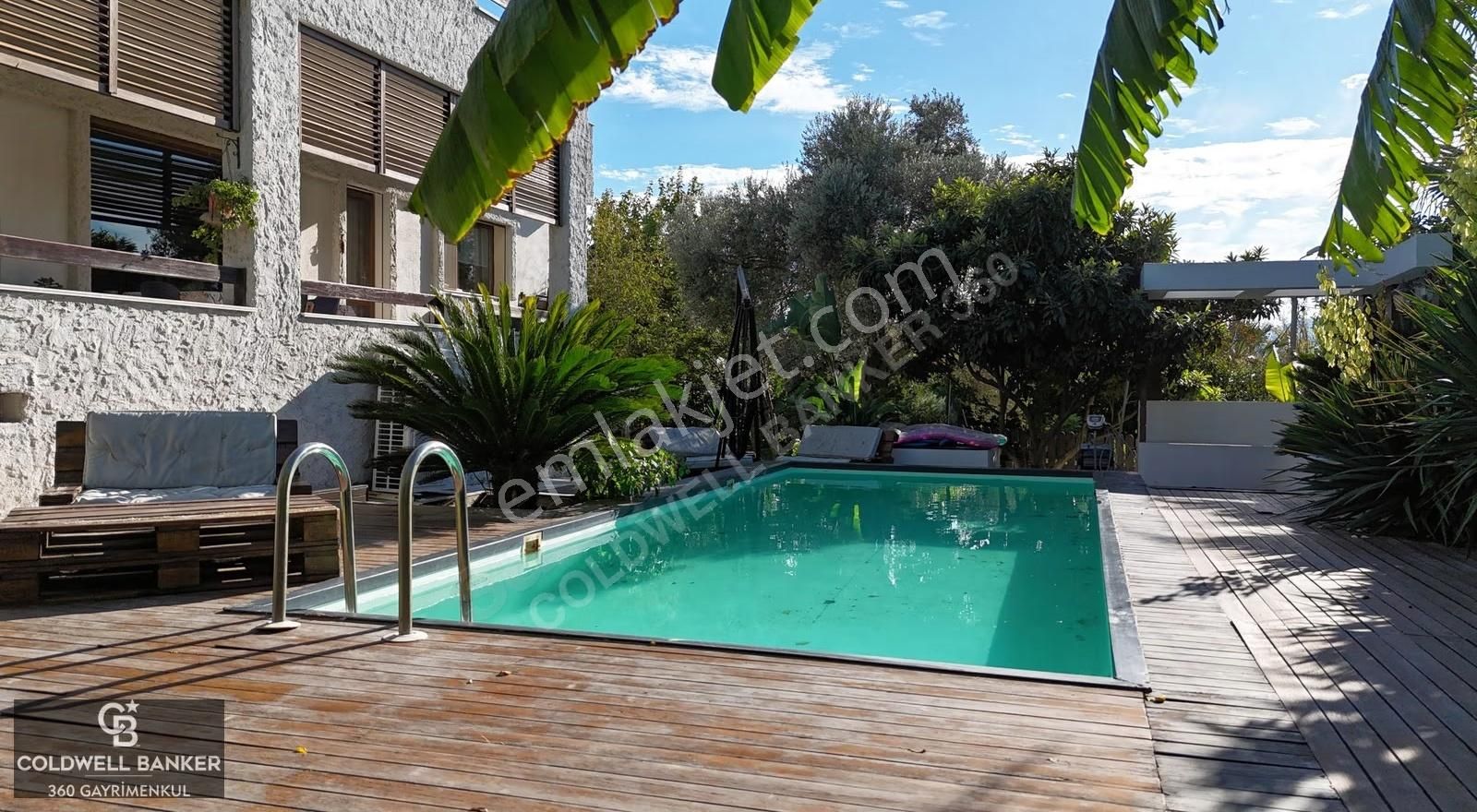 Urla İçmeler Umutköy Çiftlik Evleri'nde Satılık Villa