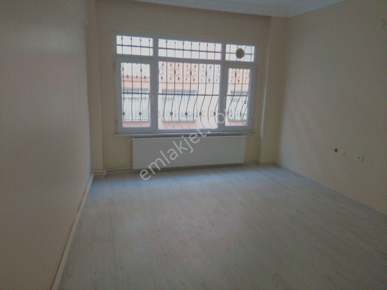 Sahibinden Üsküdar'da 2+1 Bahçeli Kapalı Balkonlu Kat Mülkiyeti Tapulu 80 Metre Daire