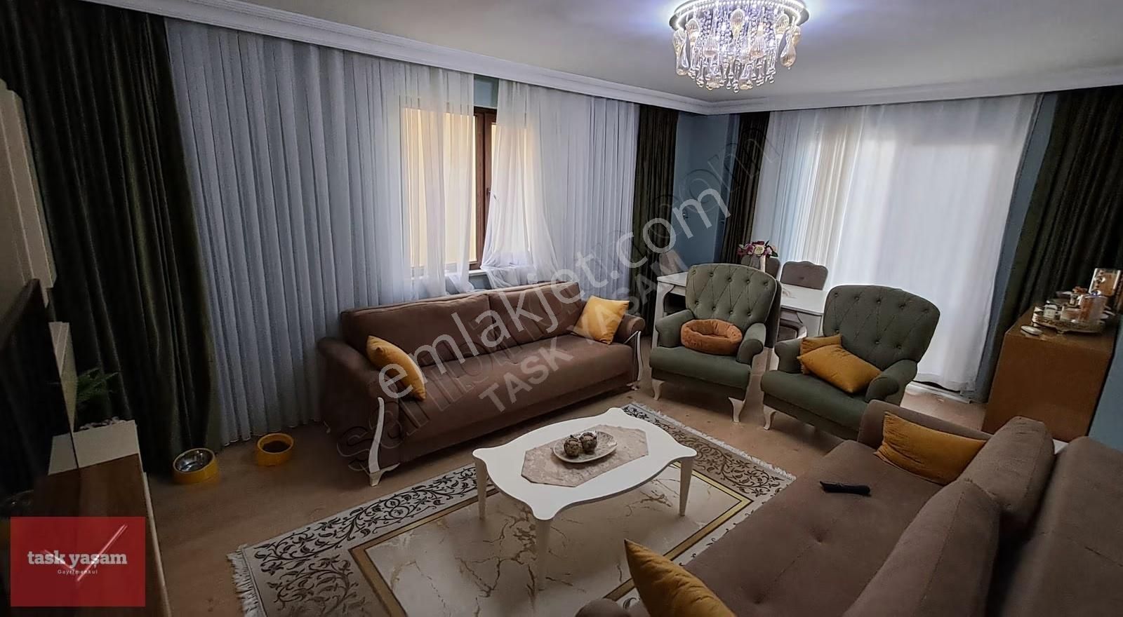 Tuzla Şifa Mahallesinde Merkezi Konum İskanlı Satılık 3+1 Daire