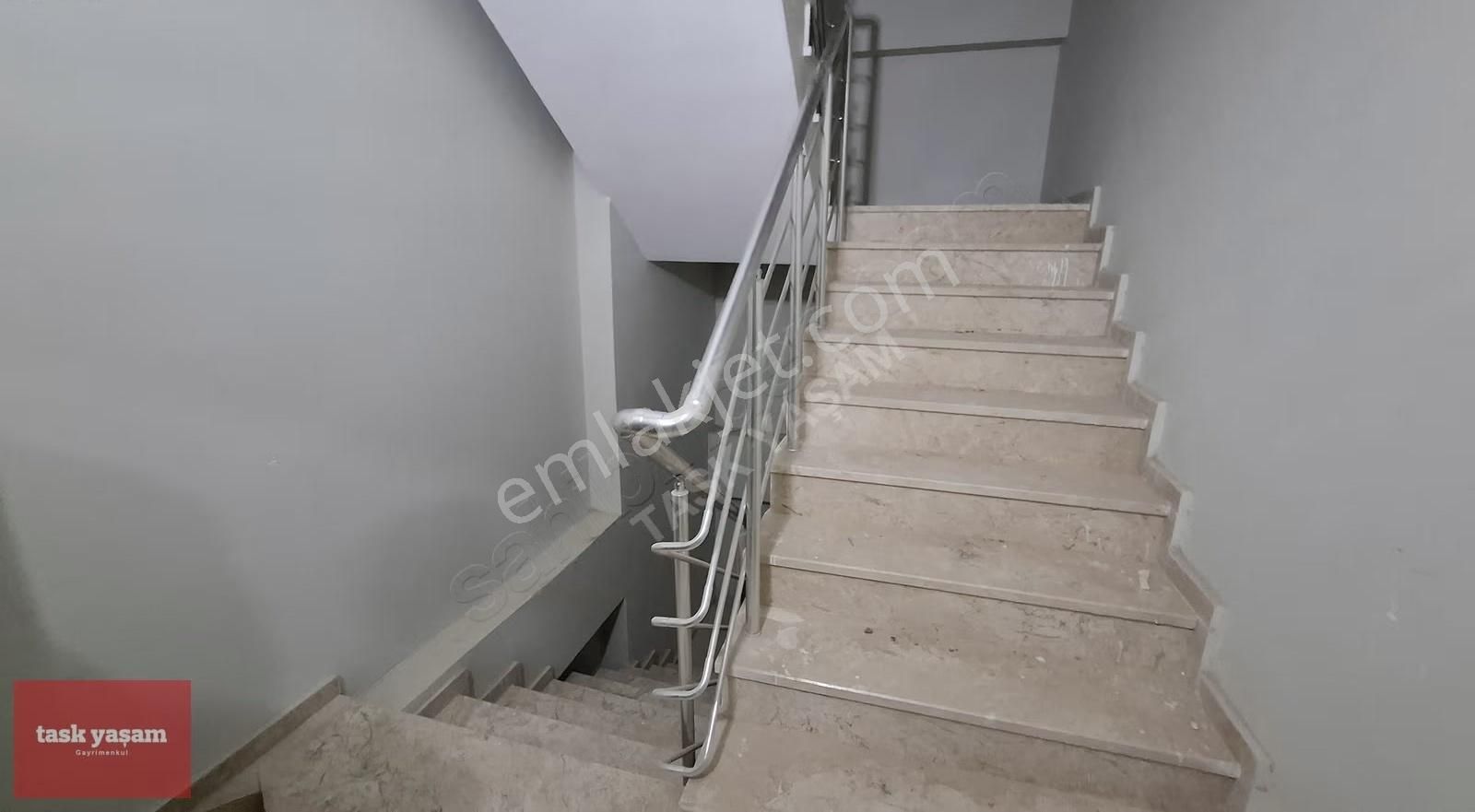 Tuzla Merkezinde Harika Konum Geniş Kullanışlı 3+1 Satılık Daire - Görsel 5