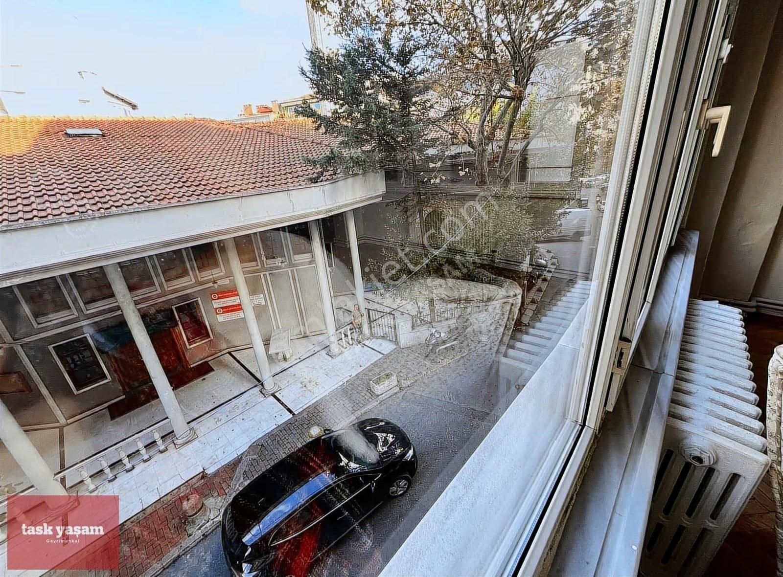 Valikonağı Paralelinde Tamamen Yenilenmiş 2,5+1 Satılık Daire - Görsel 3