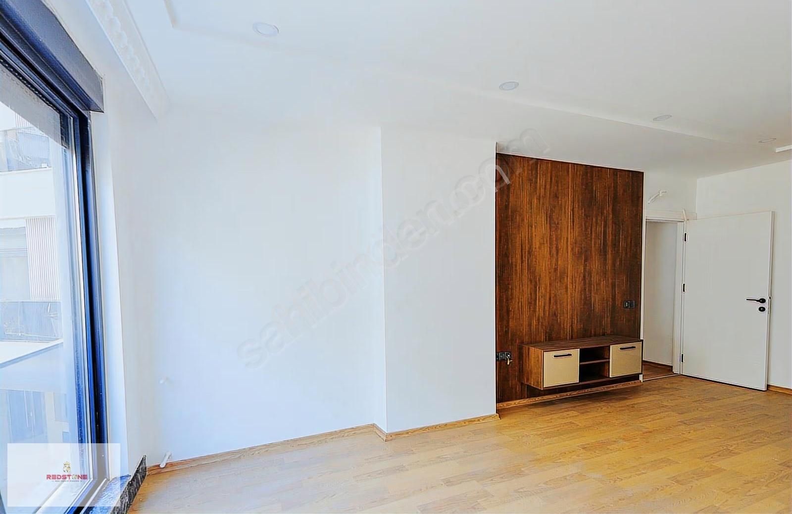 Antalya Işıklarda Havuzlu Lüks Rezidansta Denize 500 Metre 1+1 - Görsel 3