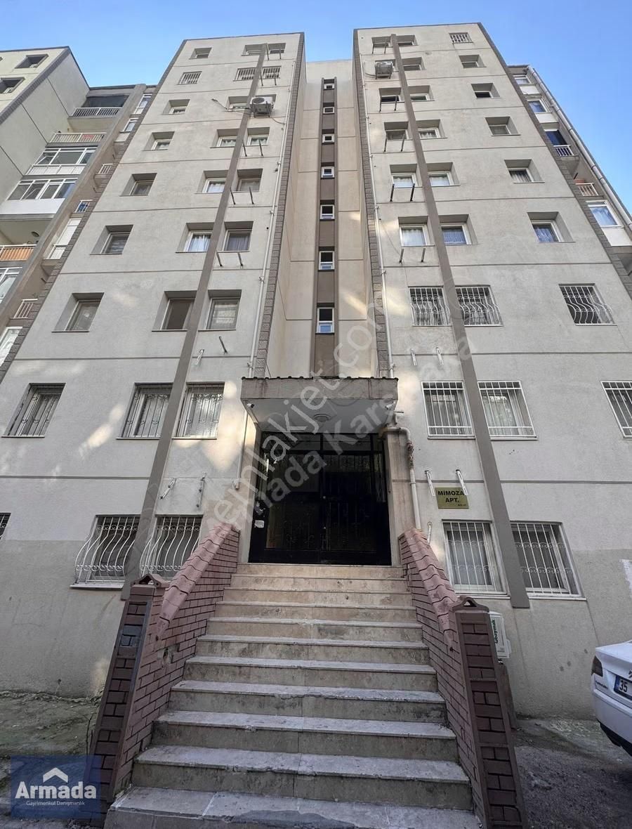 Çiğli Yakakentte Doğalgaz Cam Balkonlu Bakımlı Satılık 3+1 Daire