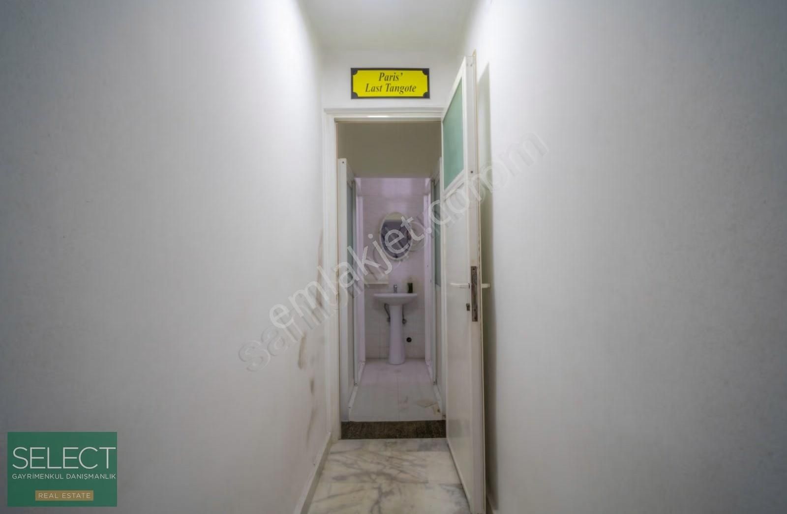 Marmaris'in Kalbinde Satılık Hamam, 2+1 Daire Ve Dükkan - Görsel 17