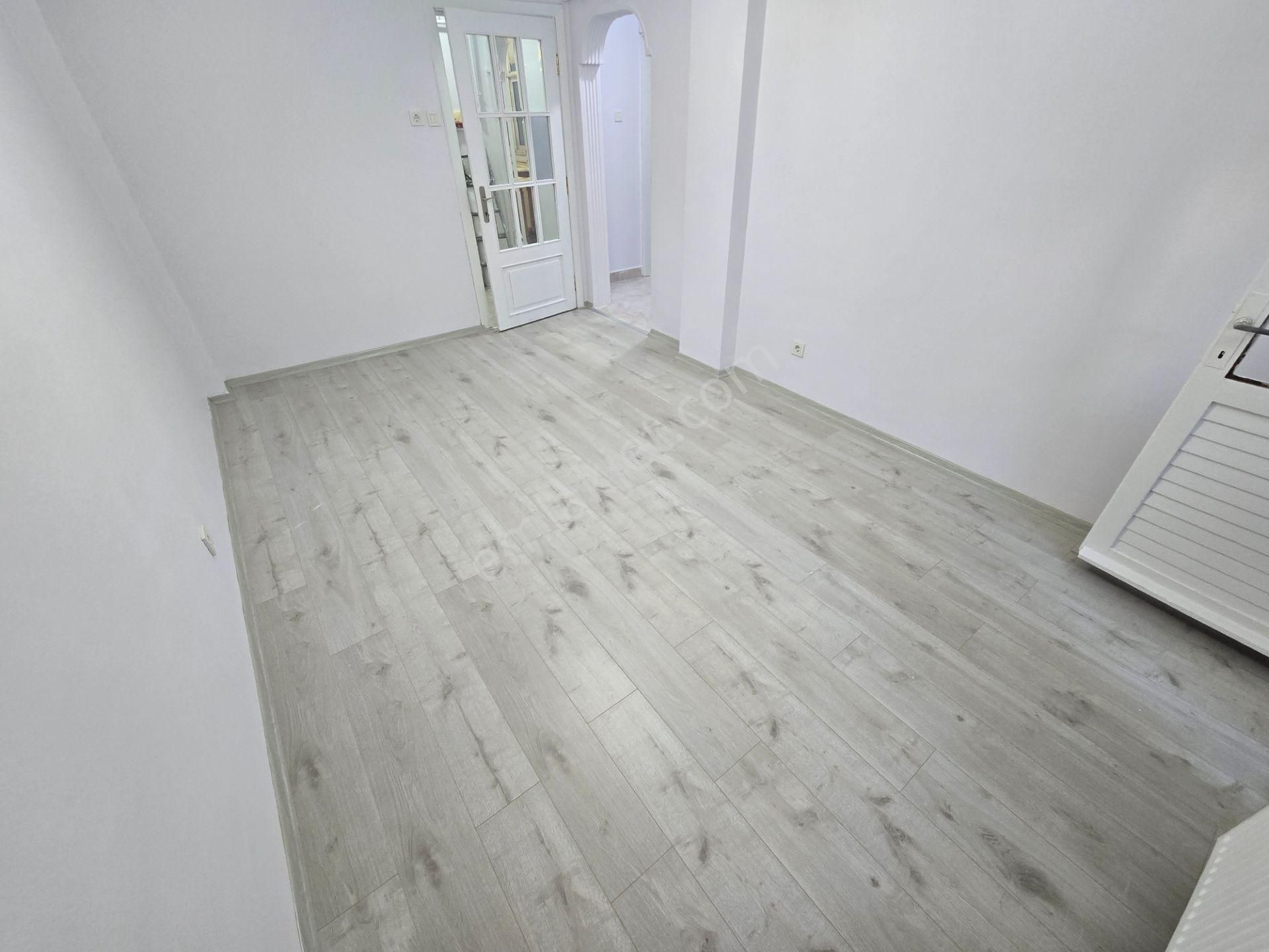 Deluxe 26 'dan Bağlarbaşı Metroya 10 Dk Balkonlu 2+1 75 M2 Daire - Görsel 11