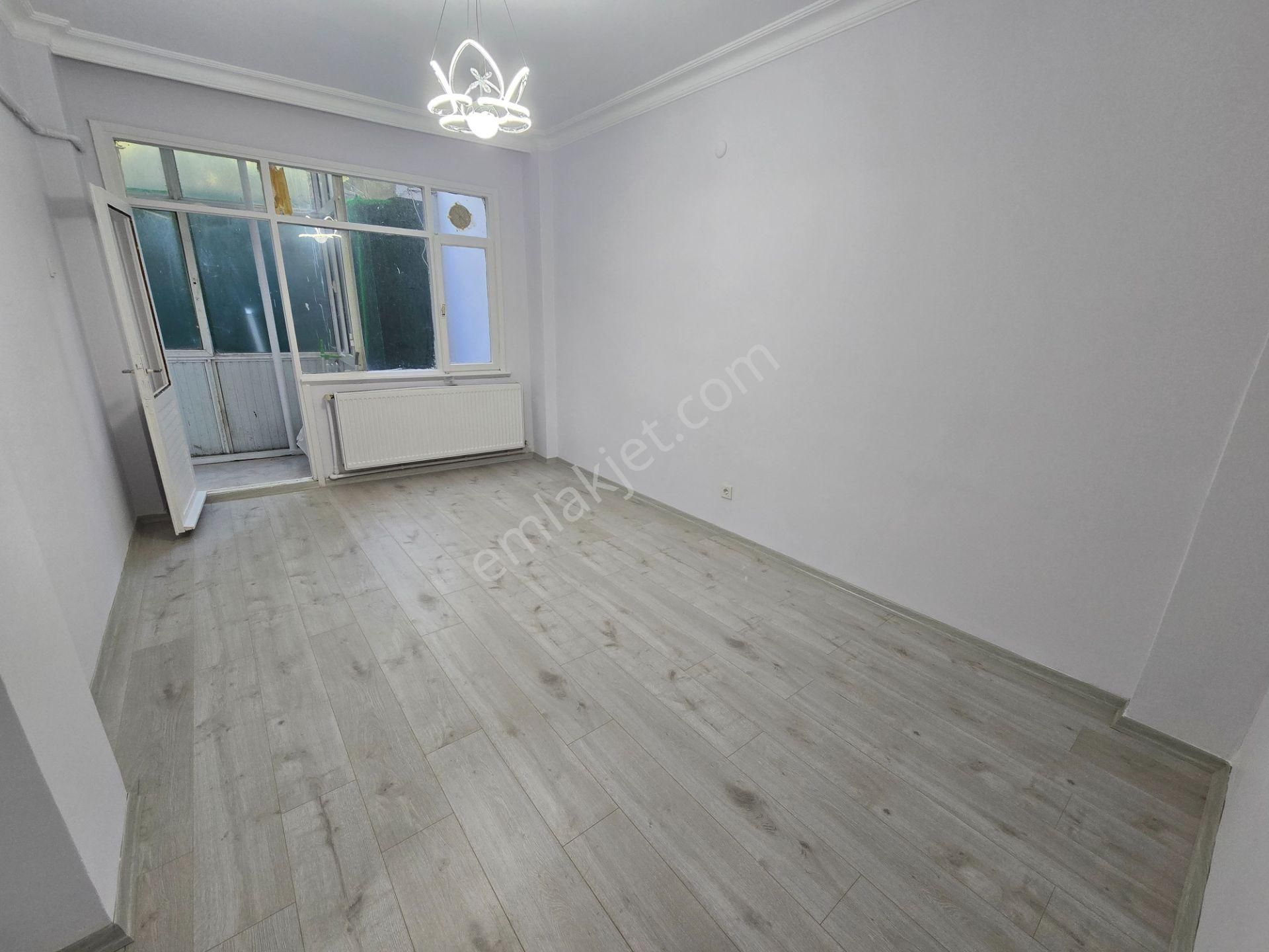 Deluxe 26 'dan Bağlarbaşı Metroya 10 Dk Balkonlu 2+1 75 M2 Daire - Görsel 2