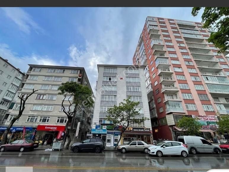 Demetevler Metro Yanında Satılık Bakımlı 3+1 Daire