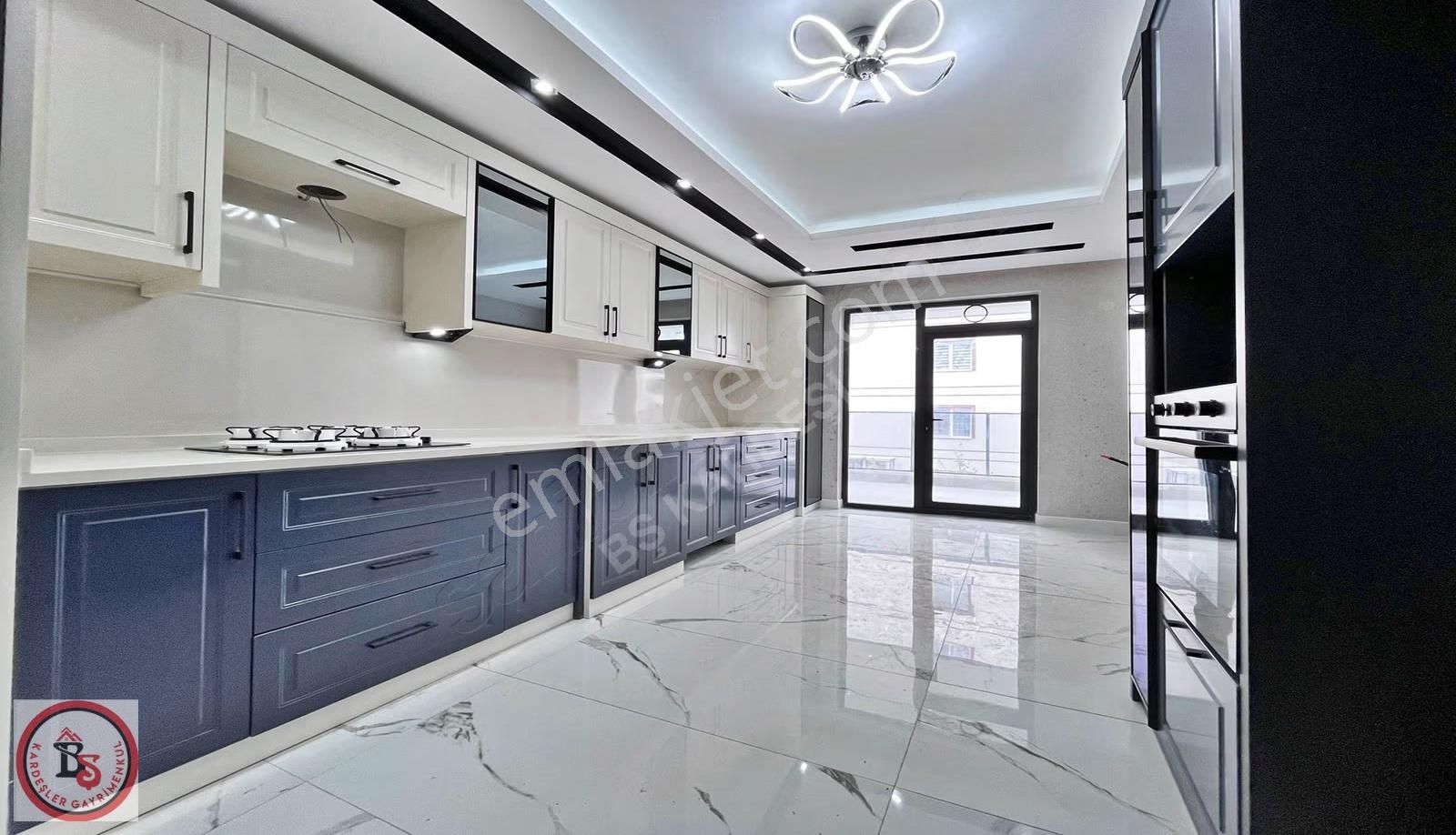 Keçiören'de 160 M2 Giyinme Odalı Ana Caddeye 1 Sk Masrafsız 4+1 - Görsel 4