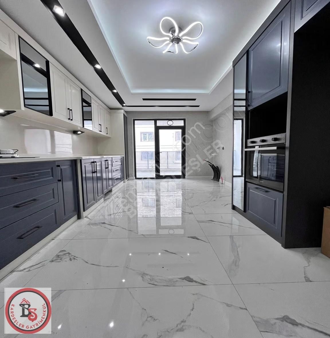 Keçiören'de 160 M2 Giyinme Odalı Ana Caddeye 1 Sk Masrafsız 4+1 - Görsel 5