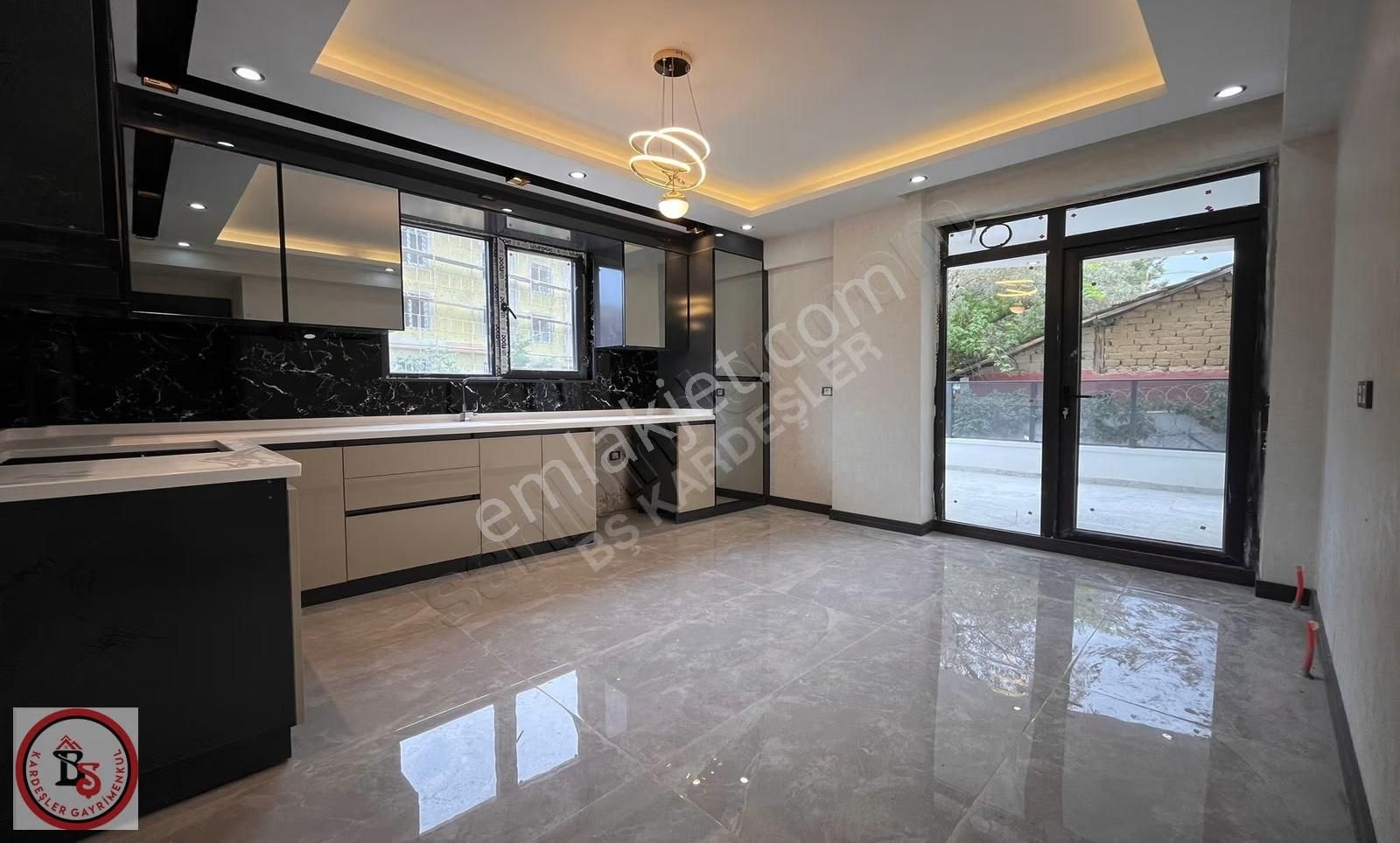 *bş*kardeşler'den Ana Caddeye 1sk Güney Cephe Katta Ön Cephe 3+1