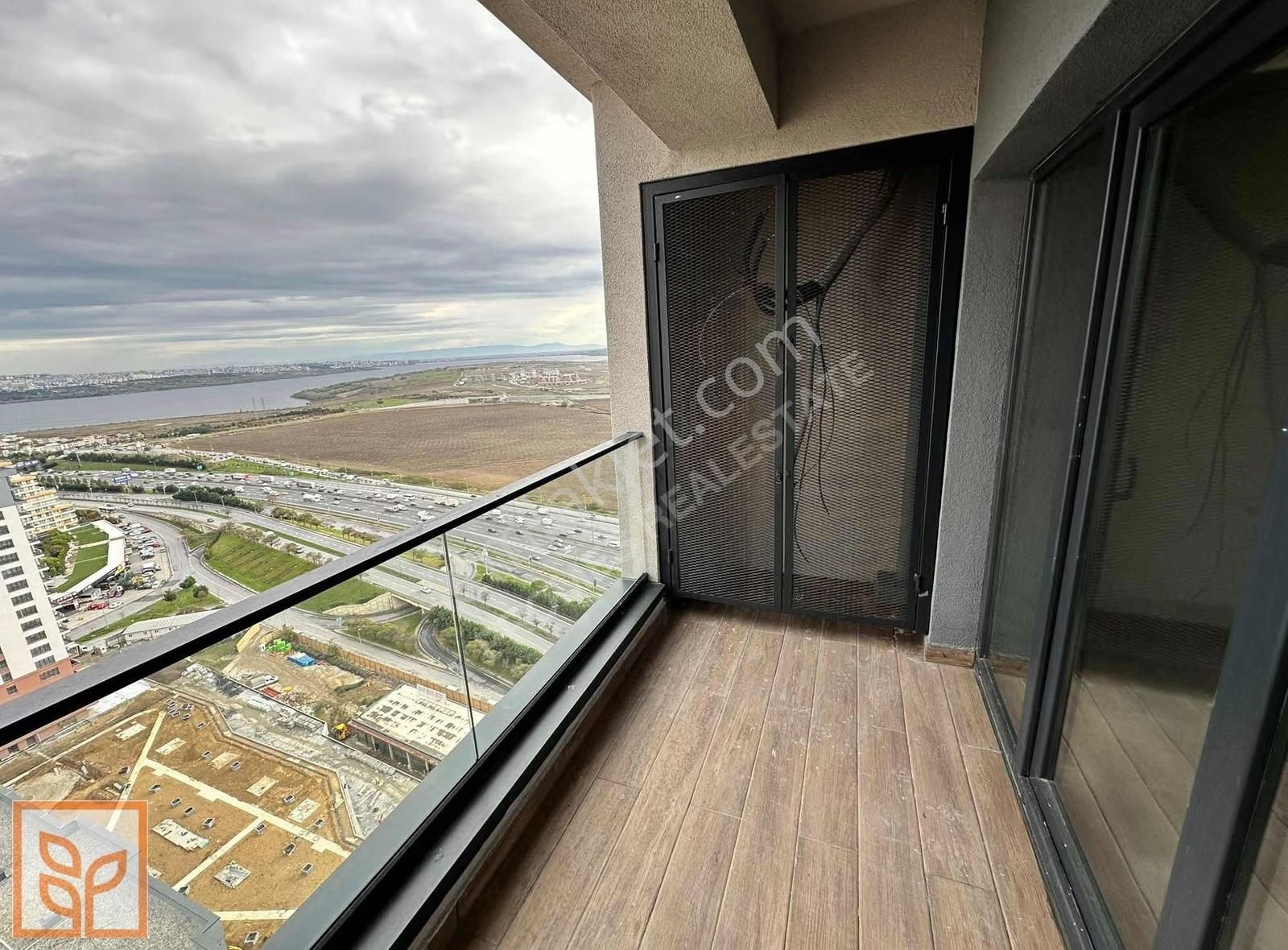 Modern Yaka Yetkili Kiralama Ofisinden Yüksek Kat 1+1 Kiralık - Görsel 12