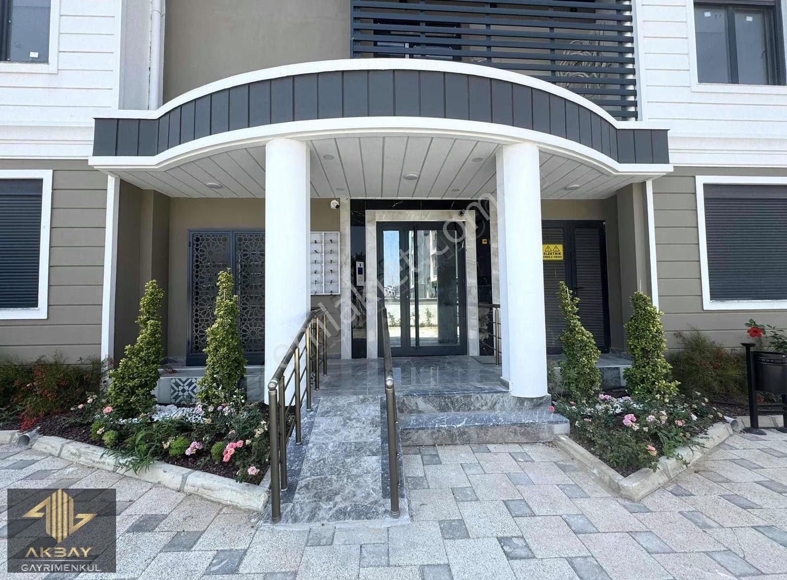 Ayrı Mutfaklı Ebv. Banyolu Özellikli Site İçi Arakat Geniş 3+1