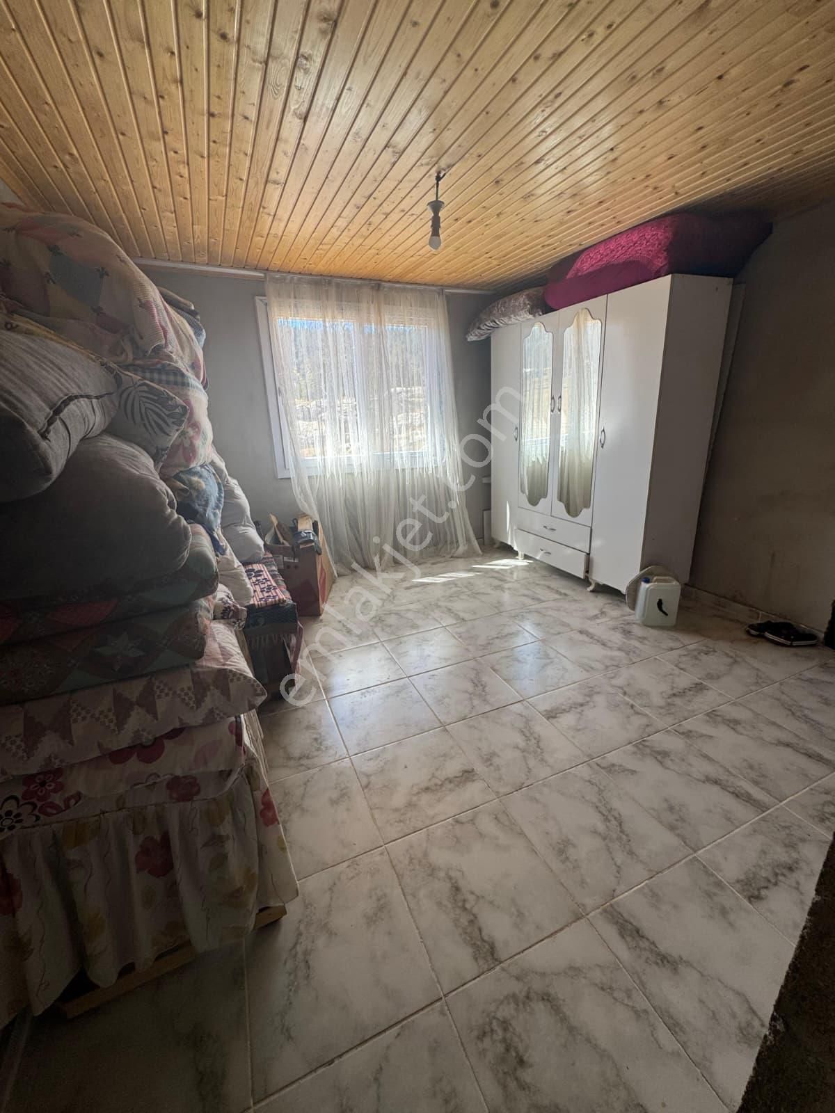 Kozan Gayrimenkulden Göllerde 620mt2 İçinde Ev Ve Arsa - Görsel 2