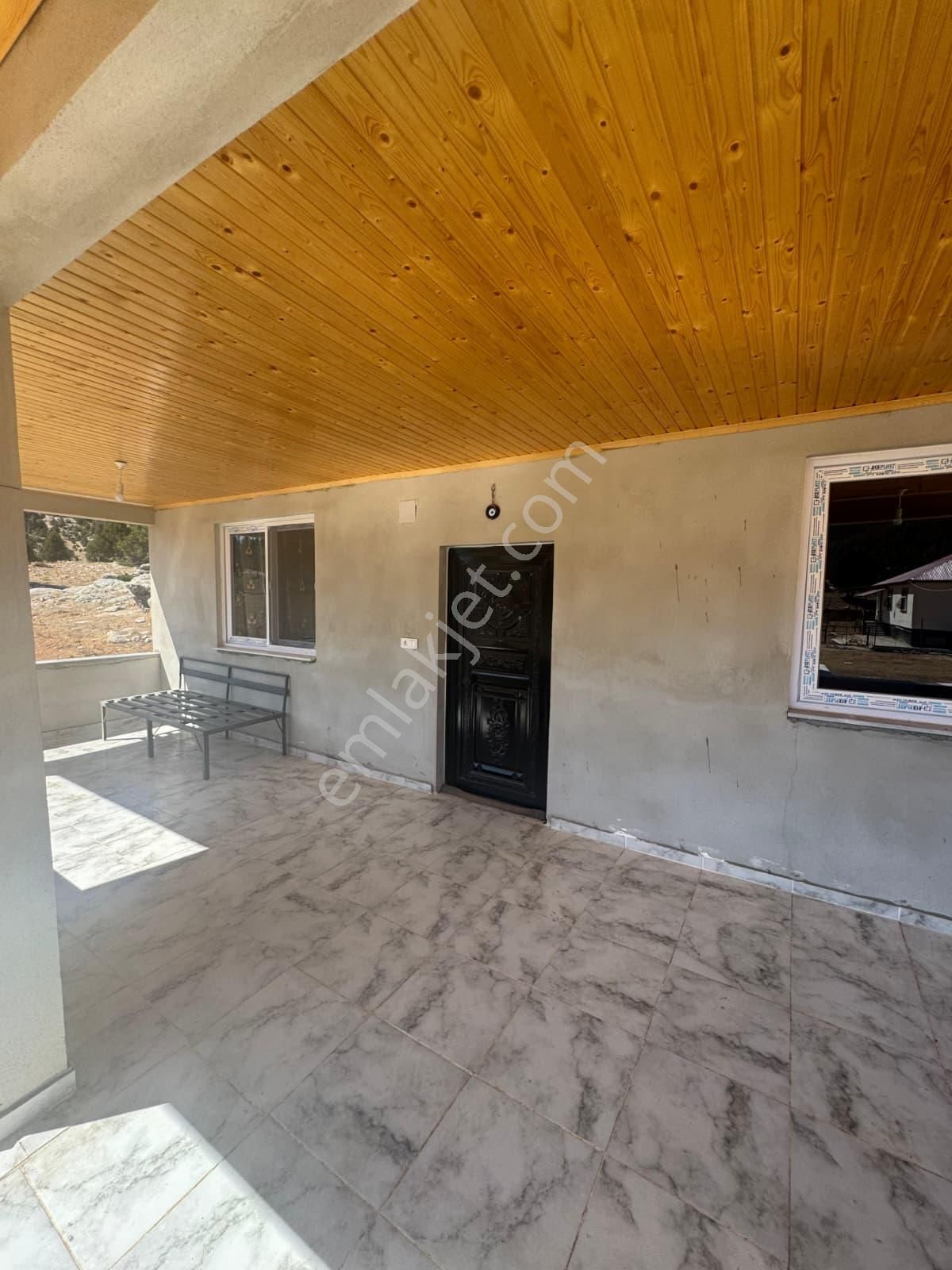 Kozan Gayrimenkulden Göllerde 620mt2 İçinde Ev Ve Arsa - Görsel 4