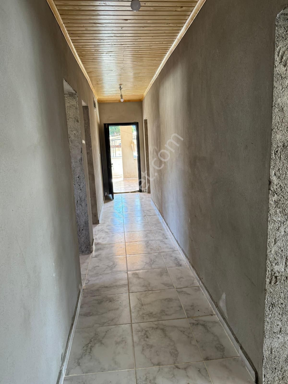 Kozan Gayrimenkulden Göllerde 620mt2 İçinde Ev Ve Arsa - Görsel 3