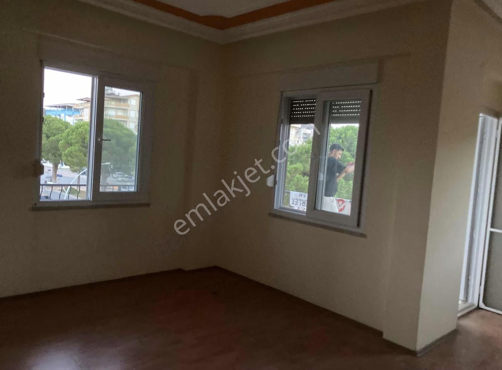 Pazarcı Mahallesinde Denize Yakın Eşyasız Kiralık 2+1 Daire - Görsel 4