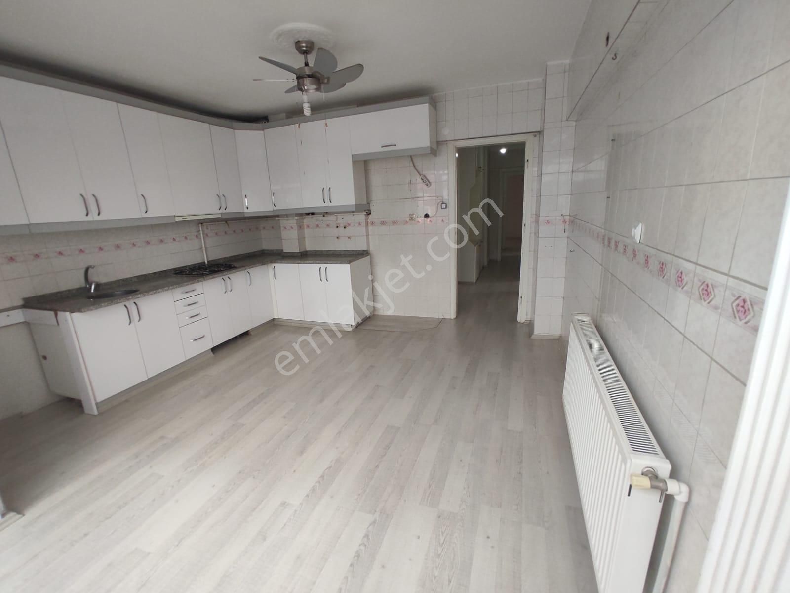 Ender Uysal Gayrimenkulden Satılık Fesleğen De 3+1 Balkonlu Çok Geniş Daire.. - Görsel 6