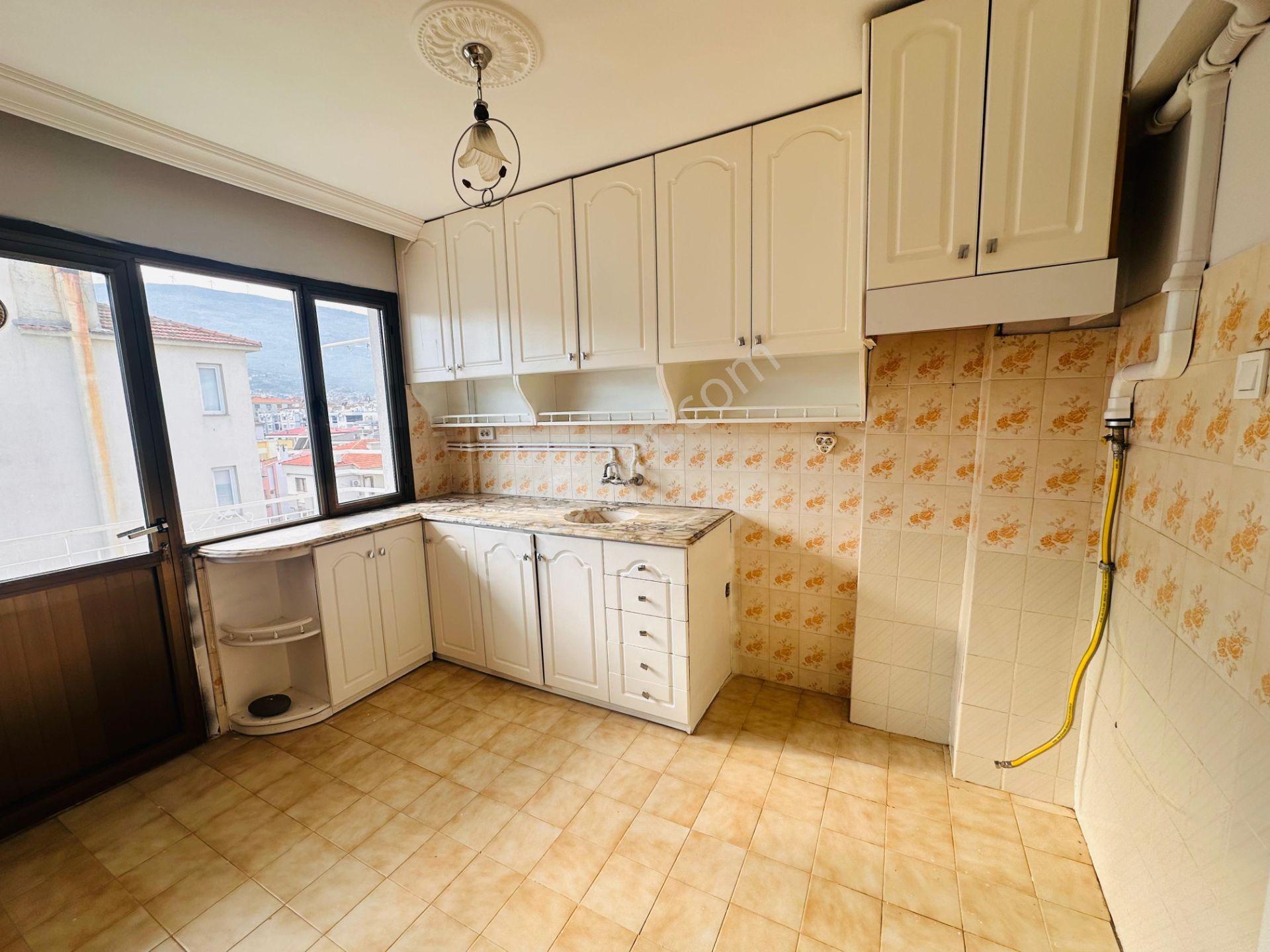 A Plus Gayrimenkulden Cadde Üzerinde Bakımlı 3+1 Satılık Daire - Görsel 7