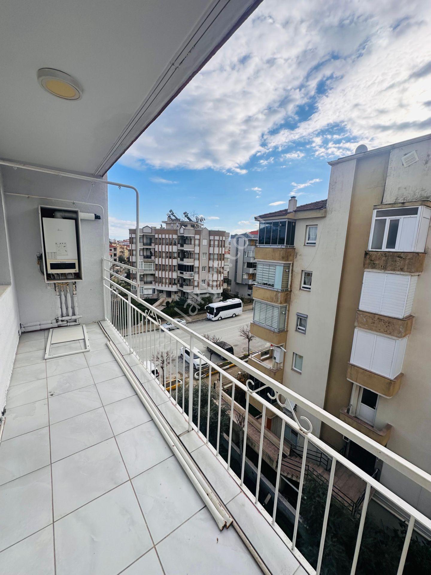 A Plus Gayrimenkulden Cadde Üzerinde Bakımlı 3+1 Satılık Daire - Görsel 6