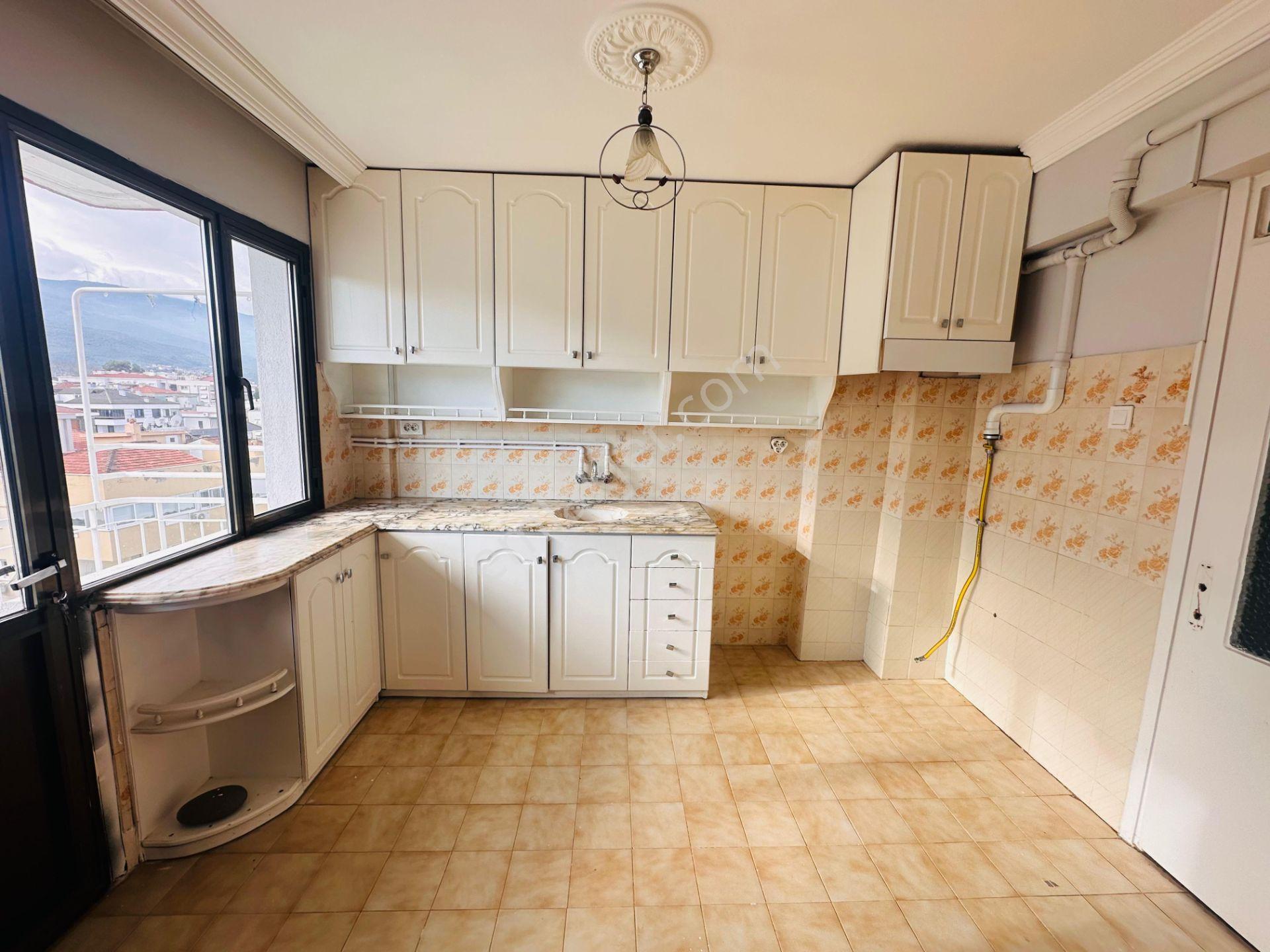 A Plus Gayrimenkulden Cadde Üzerinde Bakımlı 3+1 Satılık Daire - Görsel 3