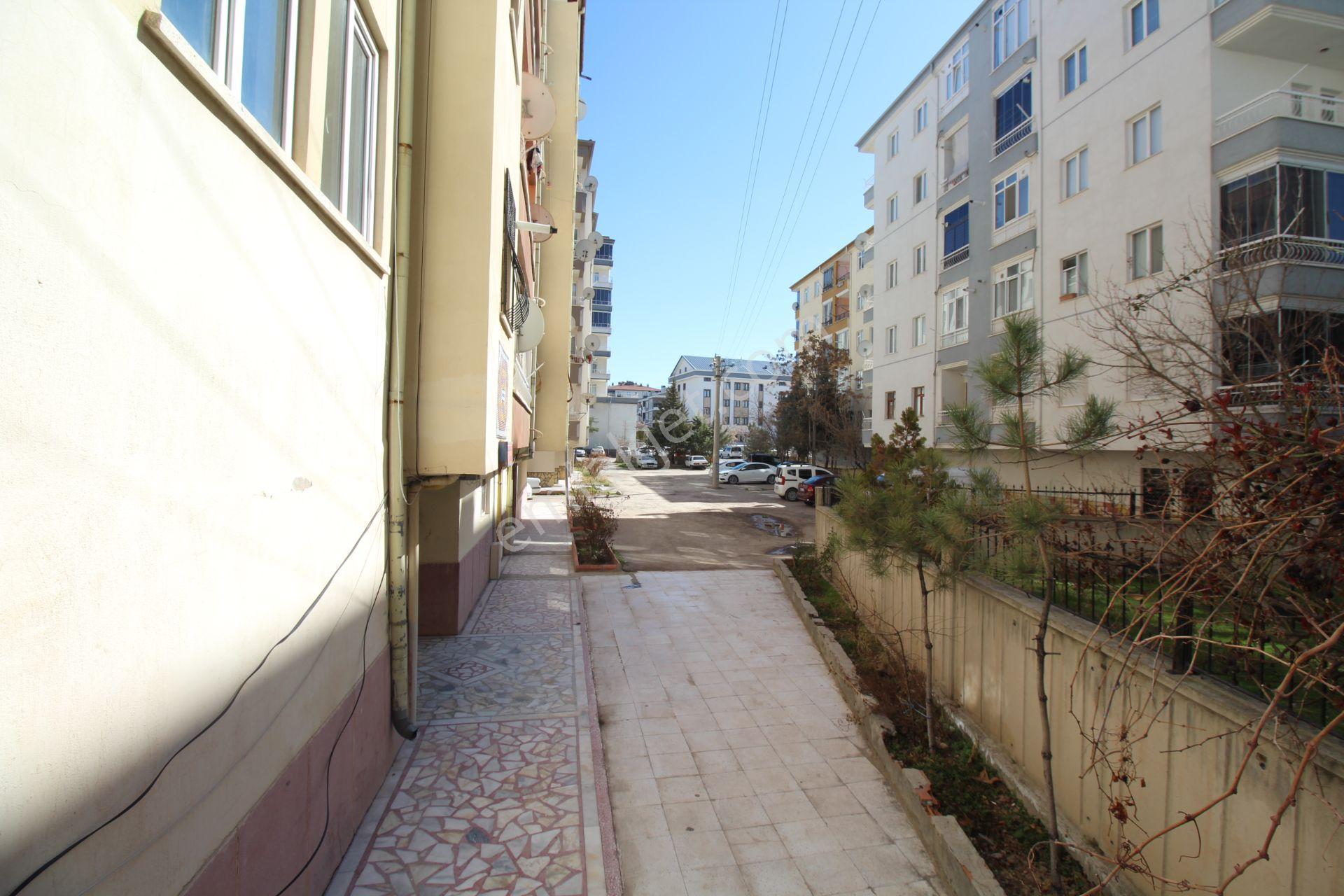 Aksaray Tacin Mah.emniyet Yanında Temiz Geniş Kiralık 3+1 Daire