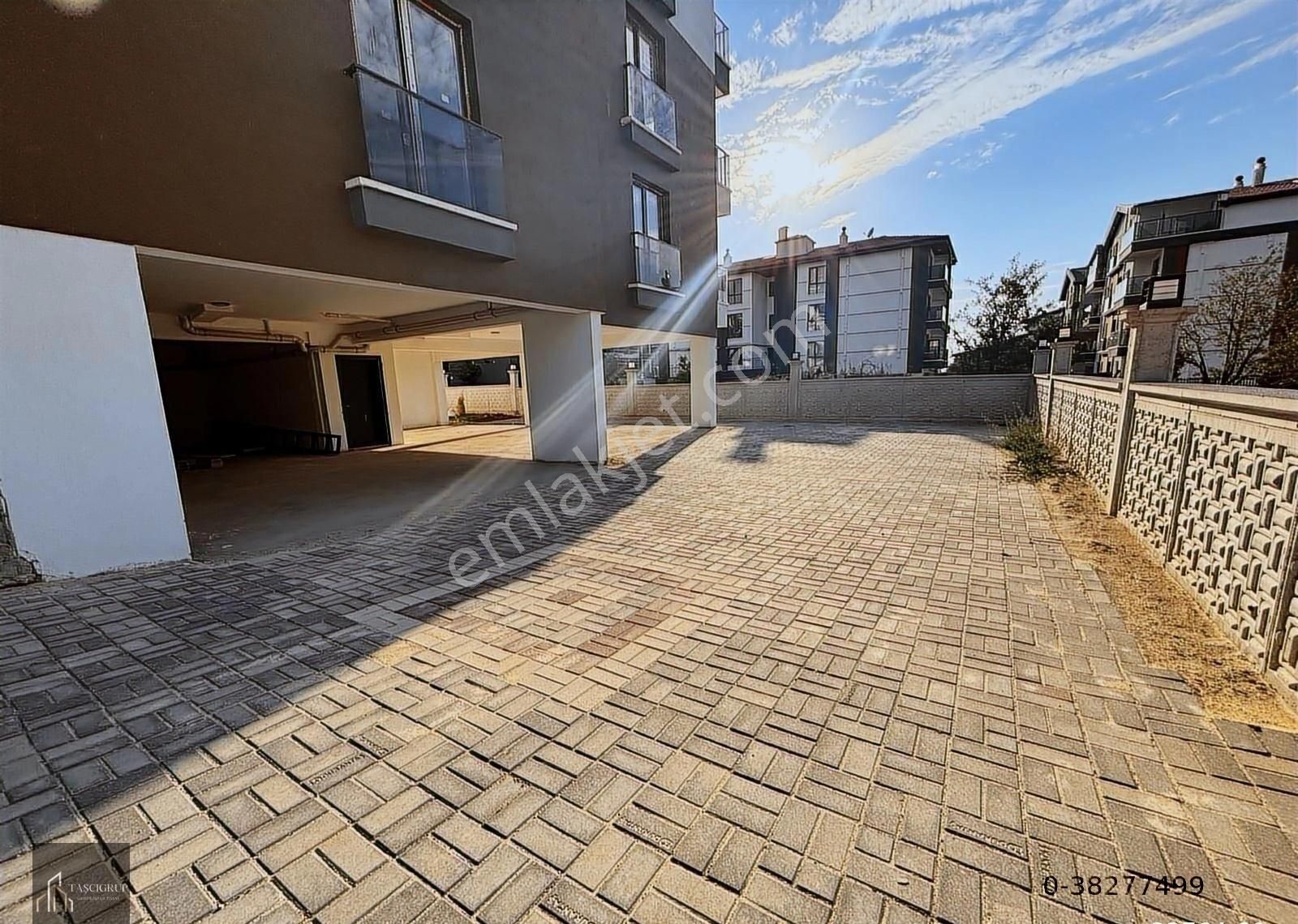 Taşcı Grup Gayrimenkul'den İncek'te Sıfır, İskanlı Kiralık Daire - Görsel 2