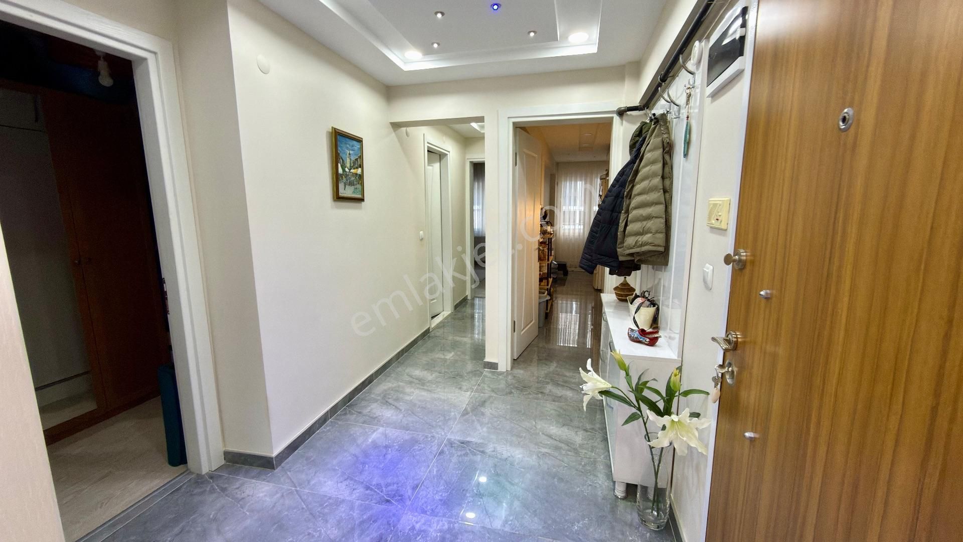 Göztepe’de Sahile 3 Dakika Masrafsız 2. Kat Satılık 2.5+1 Daire - Görsel 12