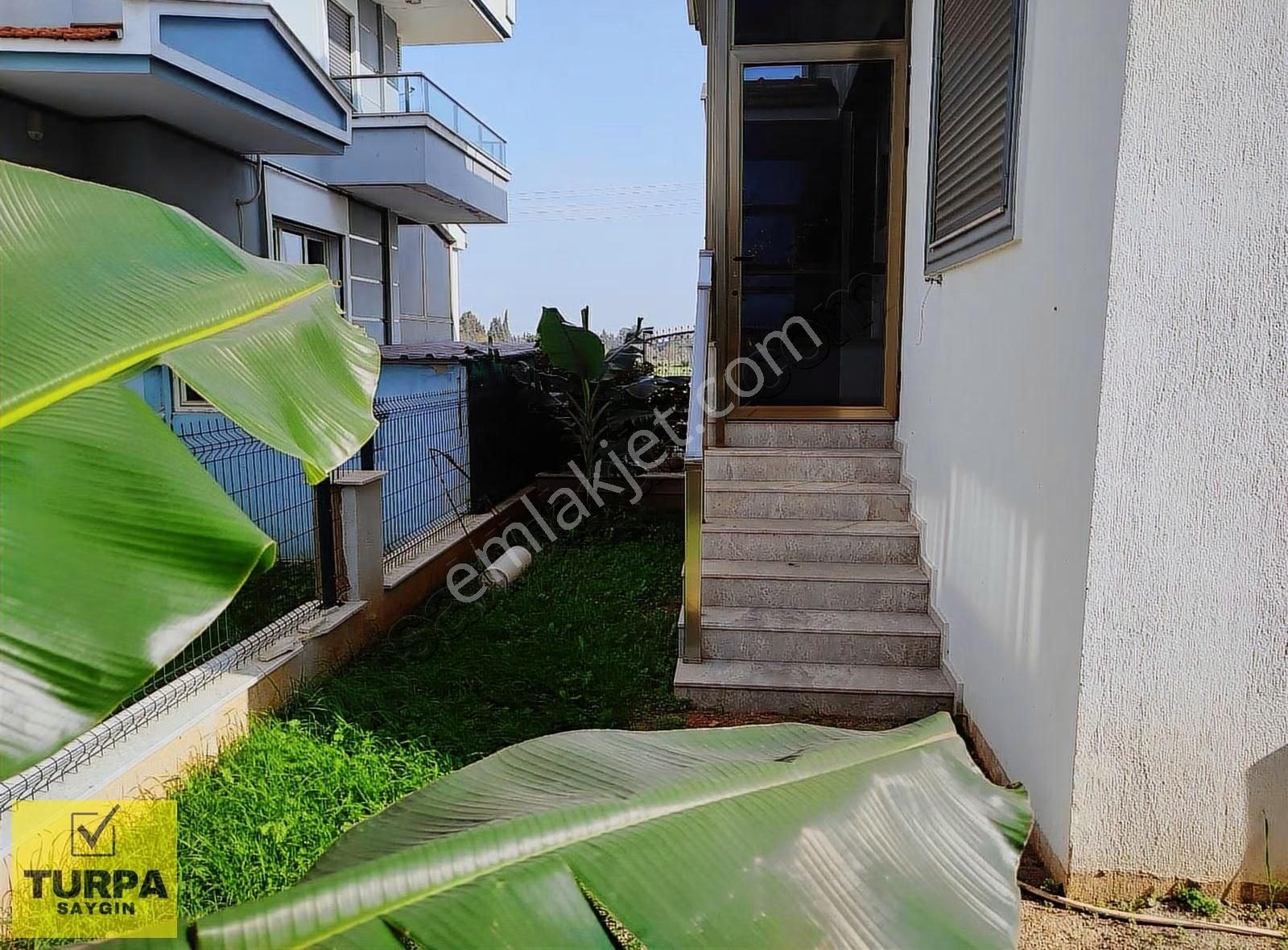 Menderes Mithatpaşa Mahallesi Satılık 4+1 Villa