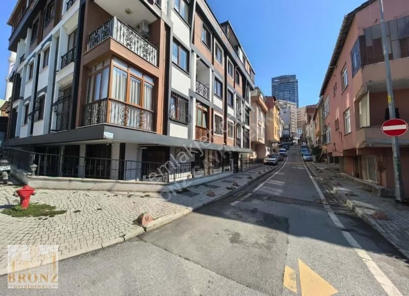 Emar Avm' Nin Çok Yakını Metro-metrobüse 10dk. Yürüme 2+1 B.katı