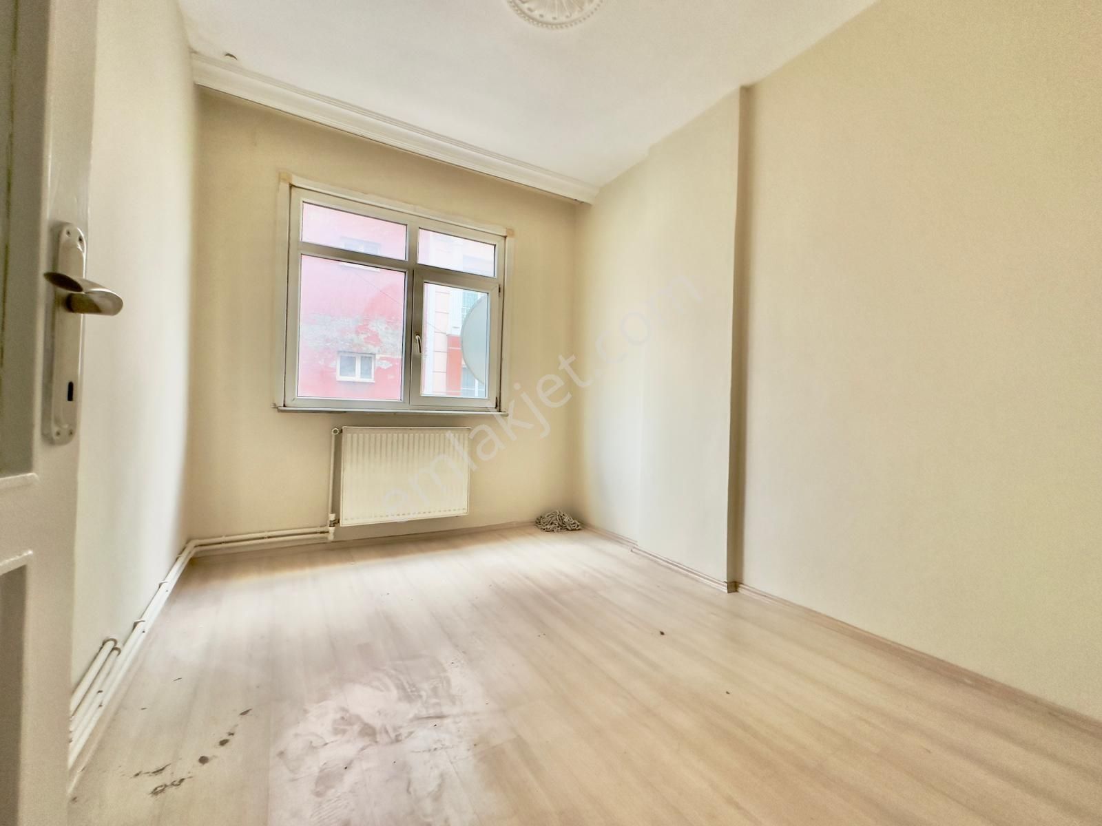 Salih Emlak 'tan Cadde Üzeri E5 Metro Metrobüs Yakın Kredili 2+1 - Görsel 9