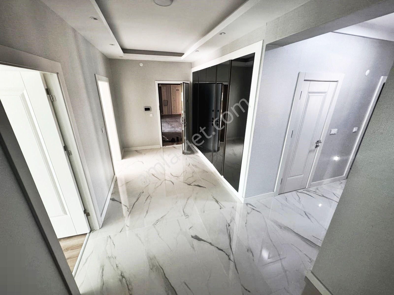 Ovacık'ta Panoramik Açık Cepheli 4+1 Lüks Daire - Görsel 22