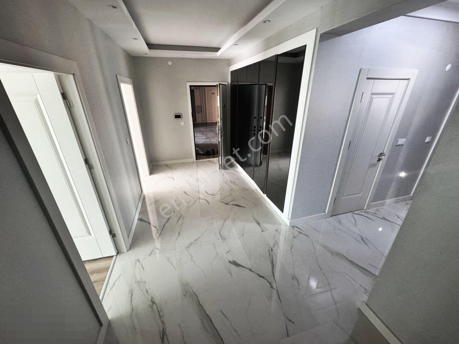 Ovacık'ta Panoramik Açık Cepheli 4+1 Lüks Daire - Görsel 23