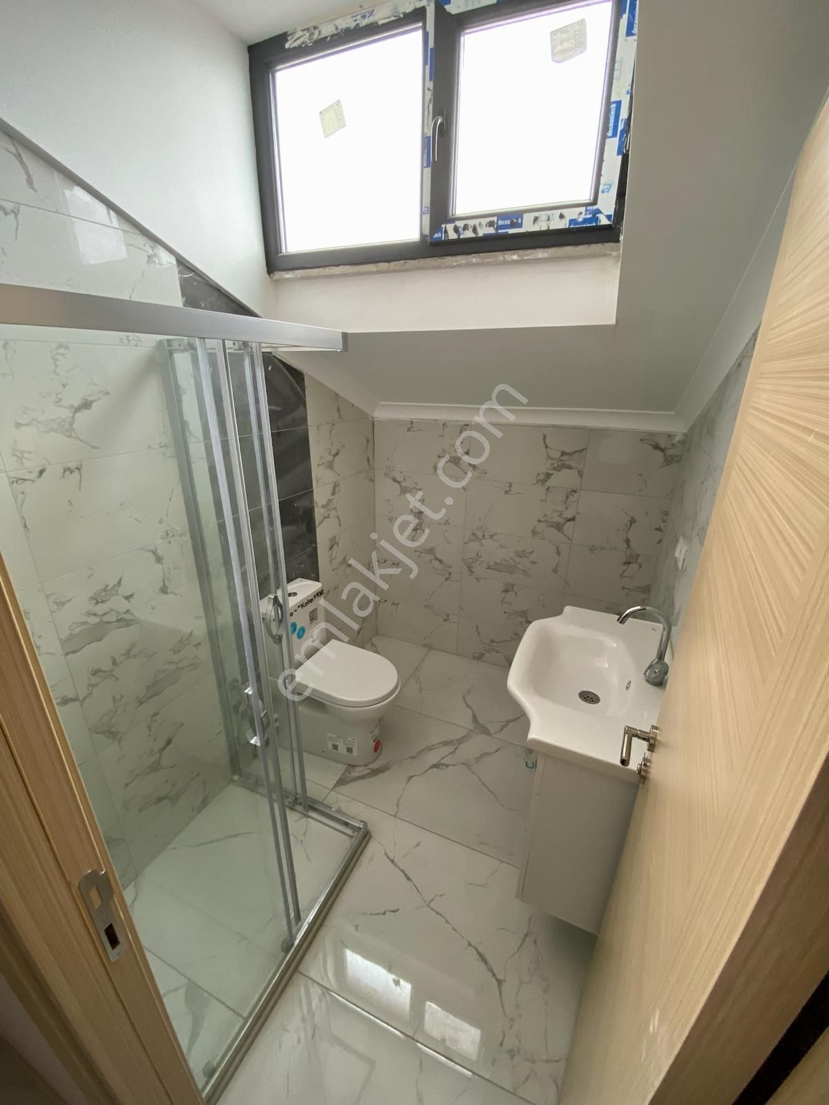 Emlak Dünyasından Küçükyalıda 2 Yıllık Prestijli Binada Geniş Keyifli Teraslı Lüx 3+1 Dublex - Görsel 12