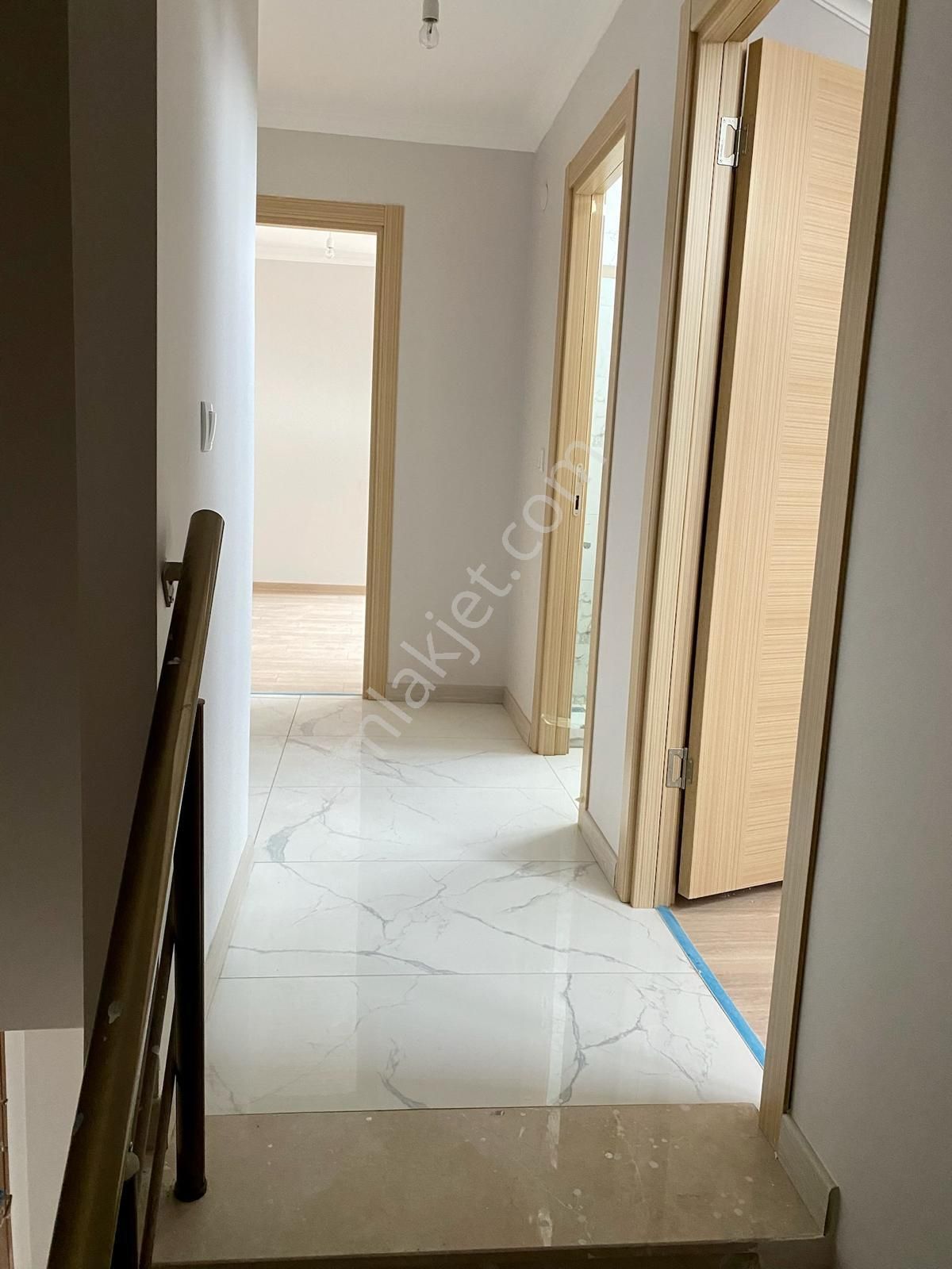 Emlak Dünyasından Küçükyalıda 2 Yıllık Prestijli Binada Geniş Keyifli Teraslı Lüx 3+1 Dublex - Görsel 15